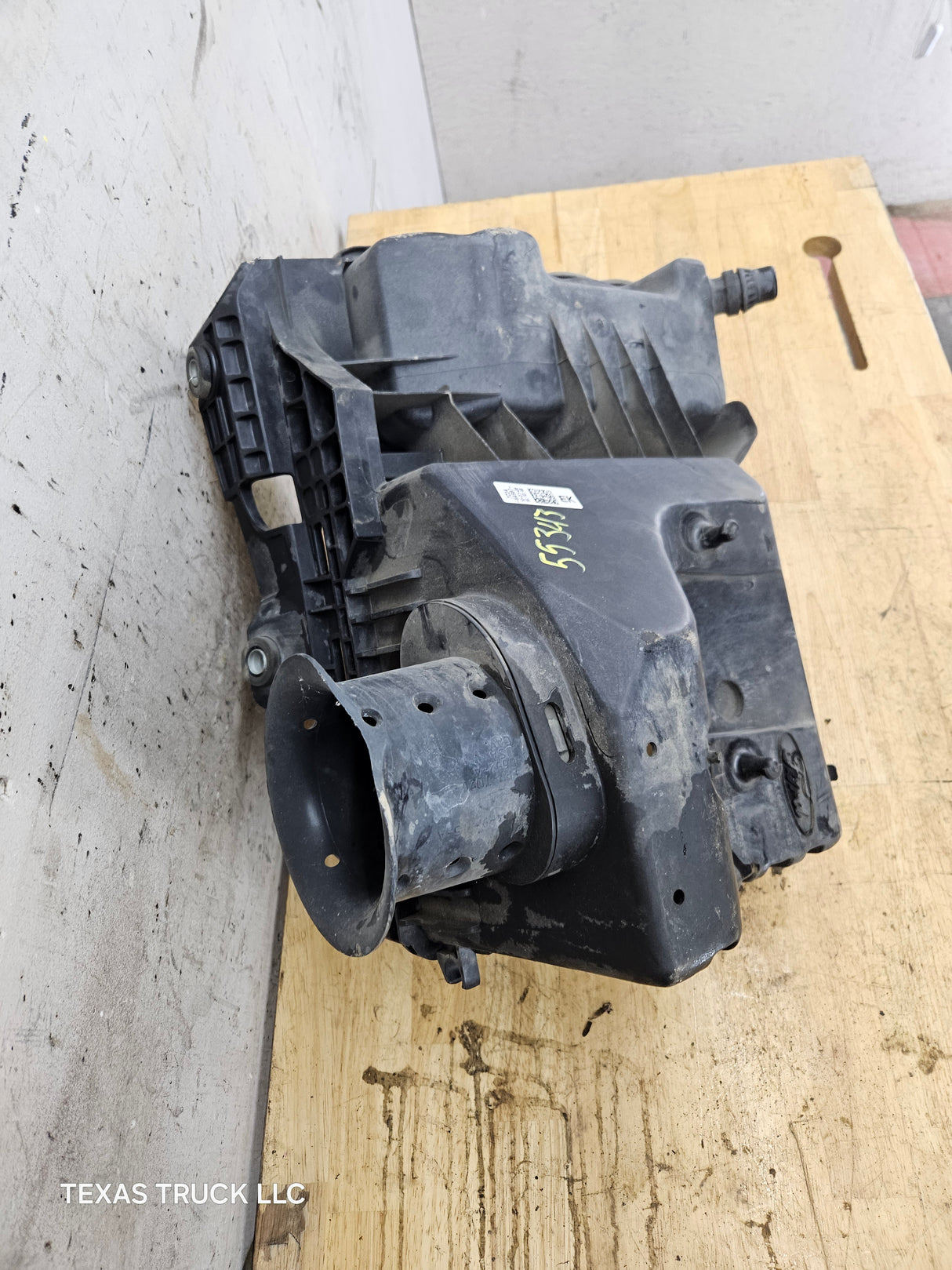 2008-2010 Ford Super Duty 6.8L Engine Coolant Reservoir Tray F250 F350 F450 F550