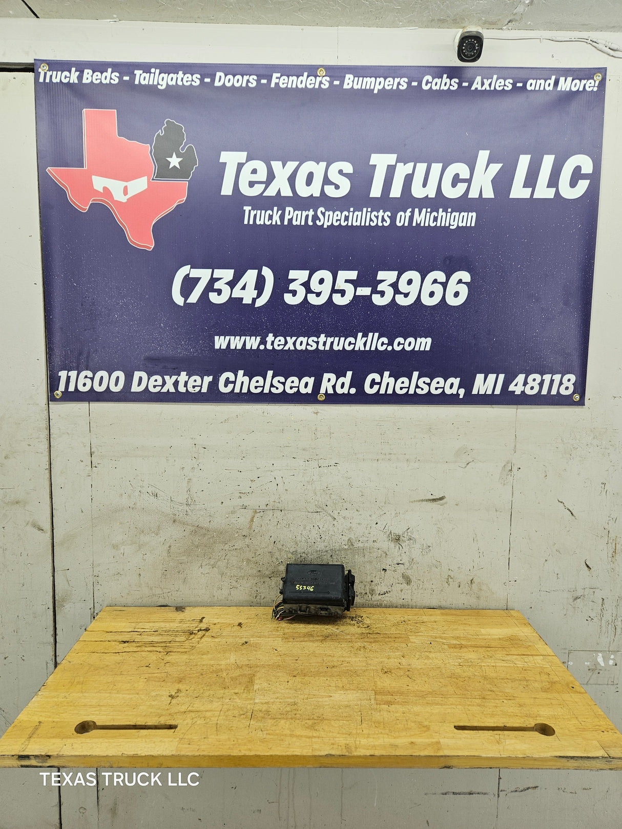 1997-2003 Ford F150 F250 F350 Triton Power Distribution Fuse Junction Box F65B-14A003-C