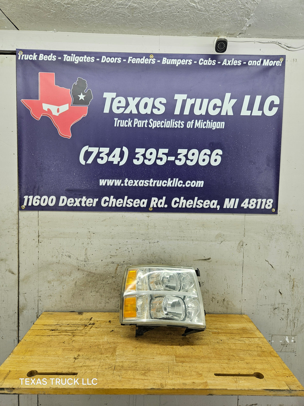 2007-2013 Chevrolet Silverado 1500 2500 3500 RH Passenger Side Halogen Headlight 25833679