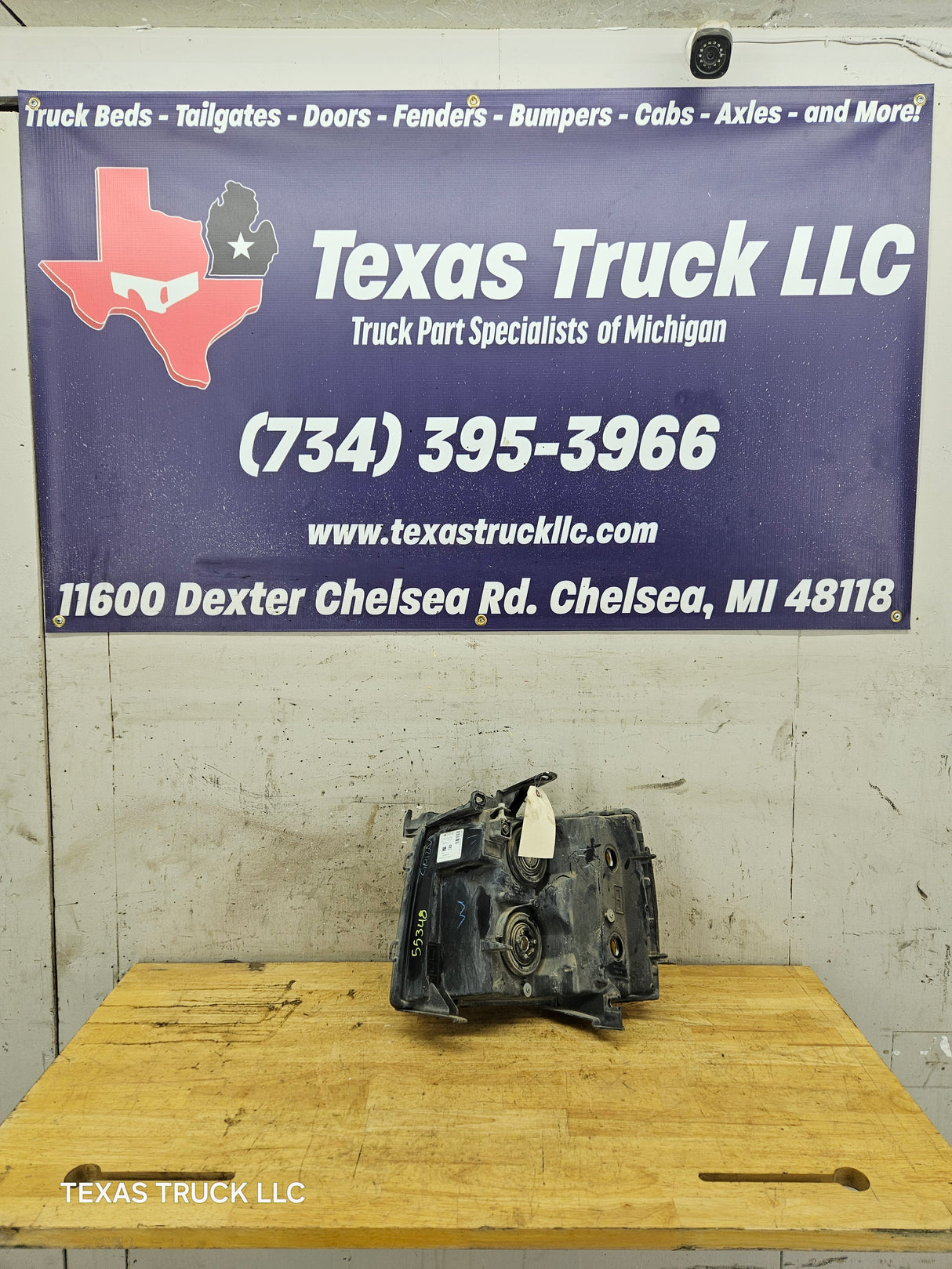 2007-2013 Chevrolet Silverado 1500 2500 3500 RH Passenger Side Halogen Headlight 25833679