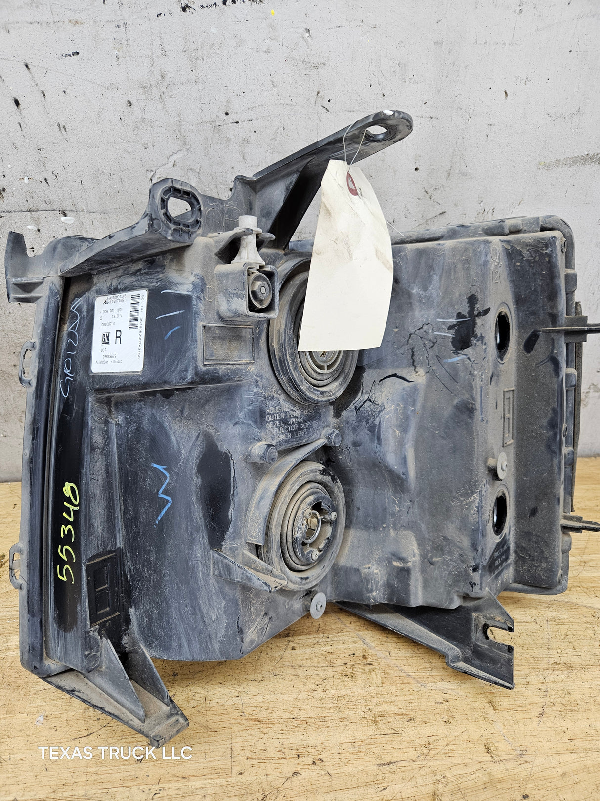 2007-2013 Chevrolet Silverado 1500 2500 3500 RH Passenger Side Halogen Headlight 25833679