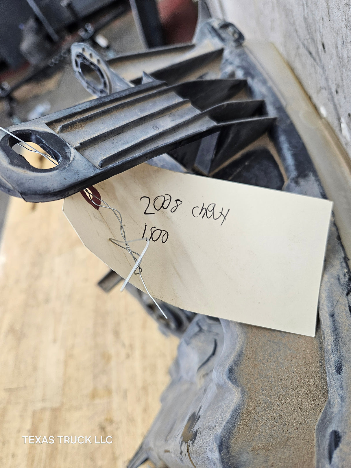 2007-2013 Chevrolet Silverado 1500 2500 3500 RH Passenger Side Halogen Headlight 25833679