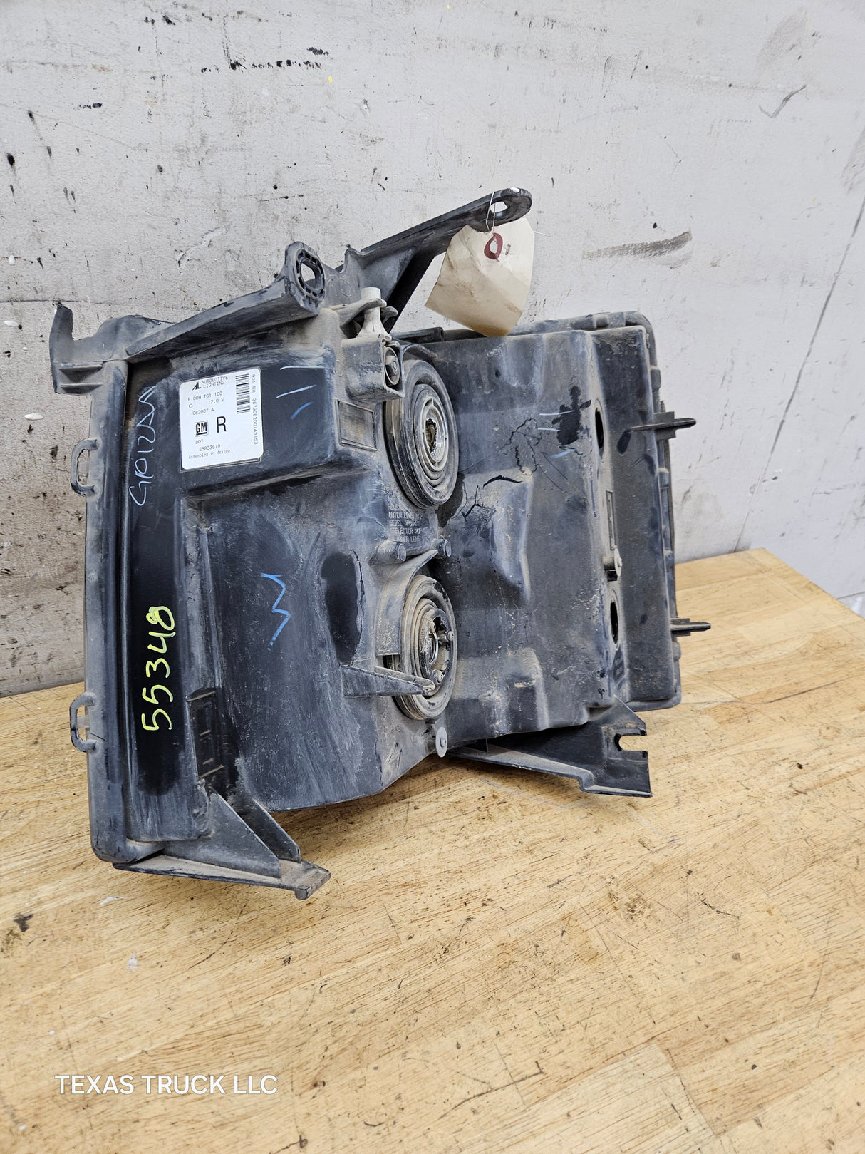 2007-2013 Chevrolet Silverado 1500 2500 3500 RH Passenger Side Halogen Headlight 25833679