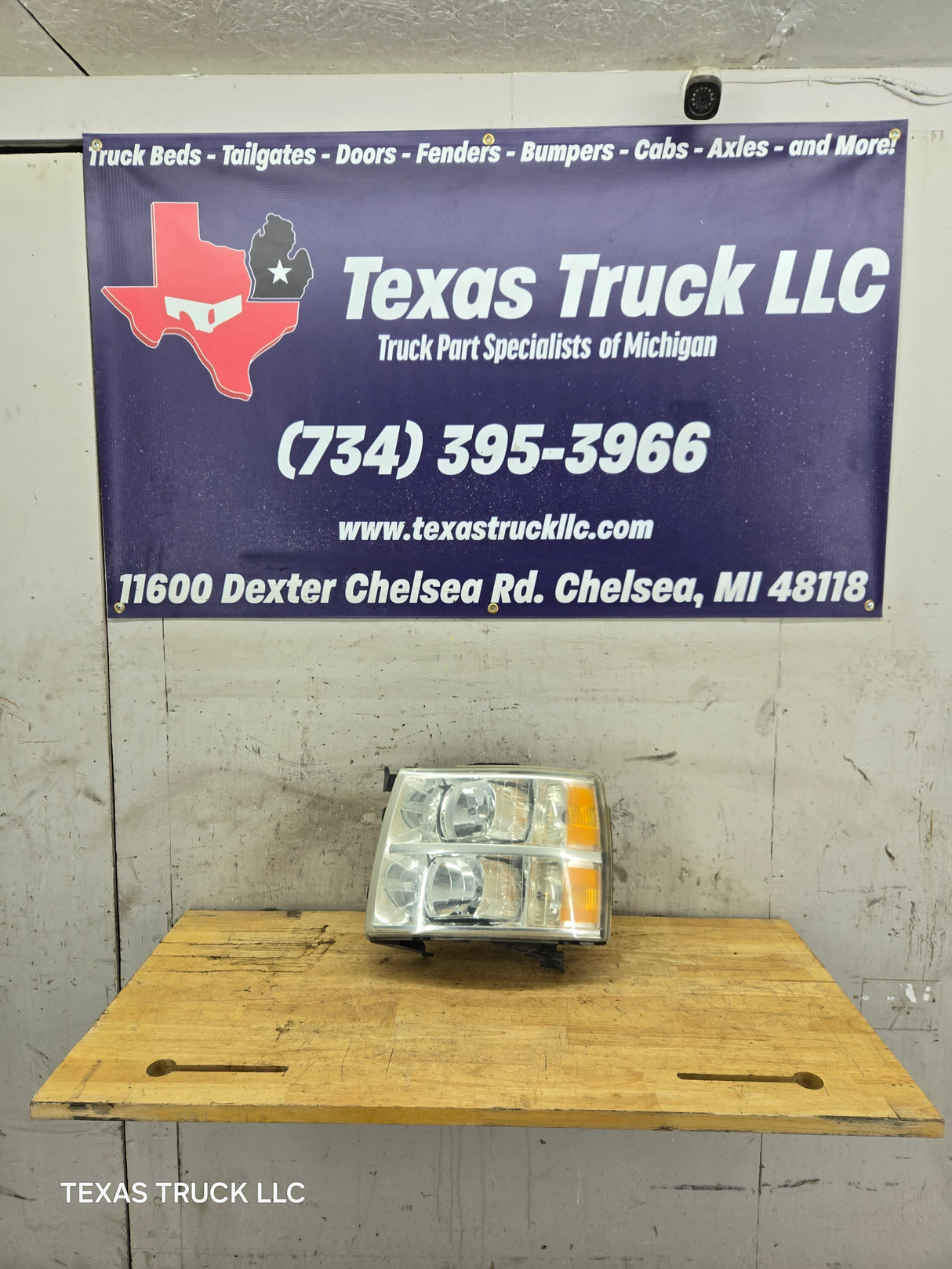 2007-2013 Chevrolet Silverado 1500 2500 3500 LH Driver Side Halogen Headlight 25833678