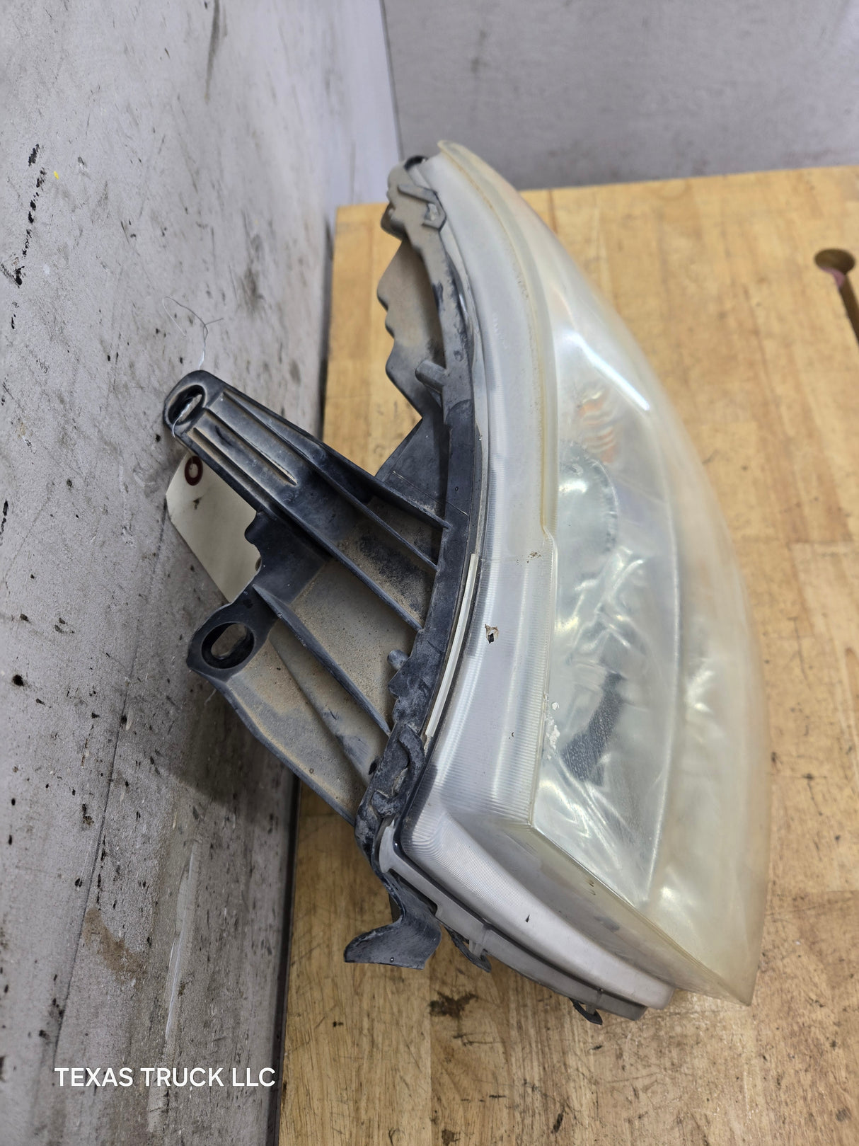 2007-2013 Chevrolet Silverado 1500 2500 3500 LH Driver Side Halogen Headlight 25833678