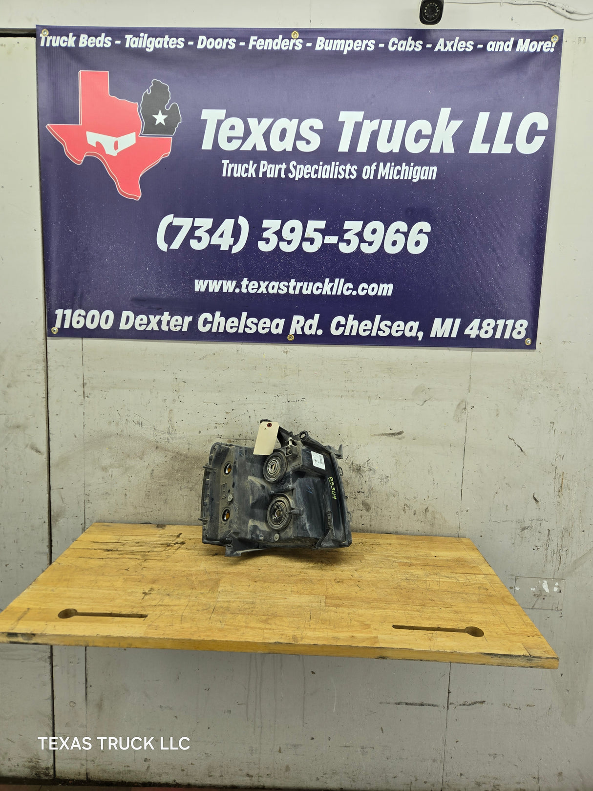 2007-2013 Chevrolet Silverado 1500 2500 3500 LH Driver Side Halogen Headlight 25833678