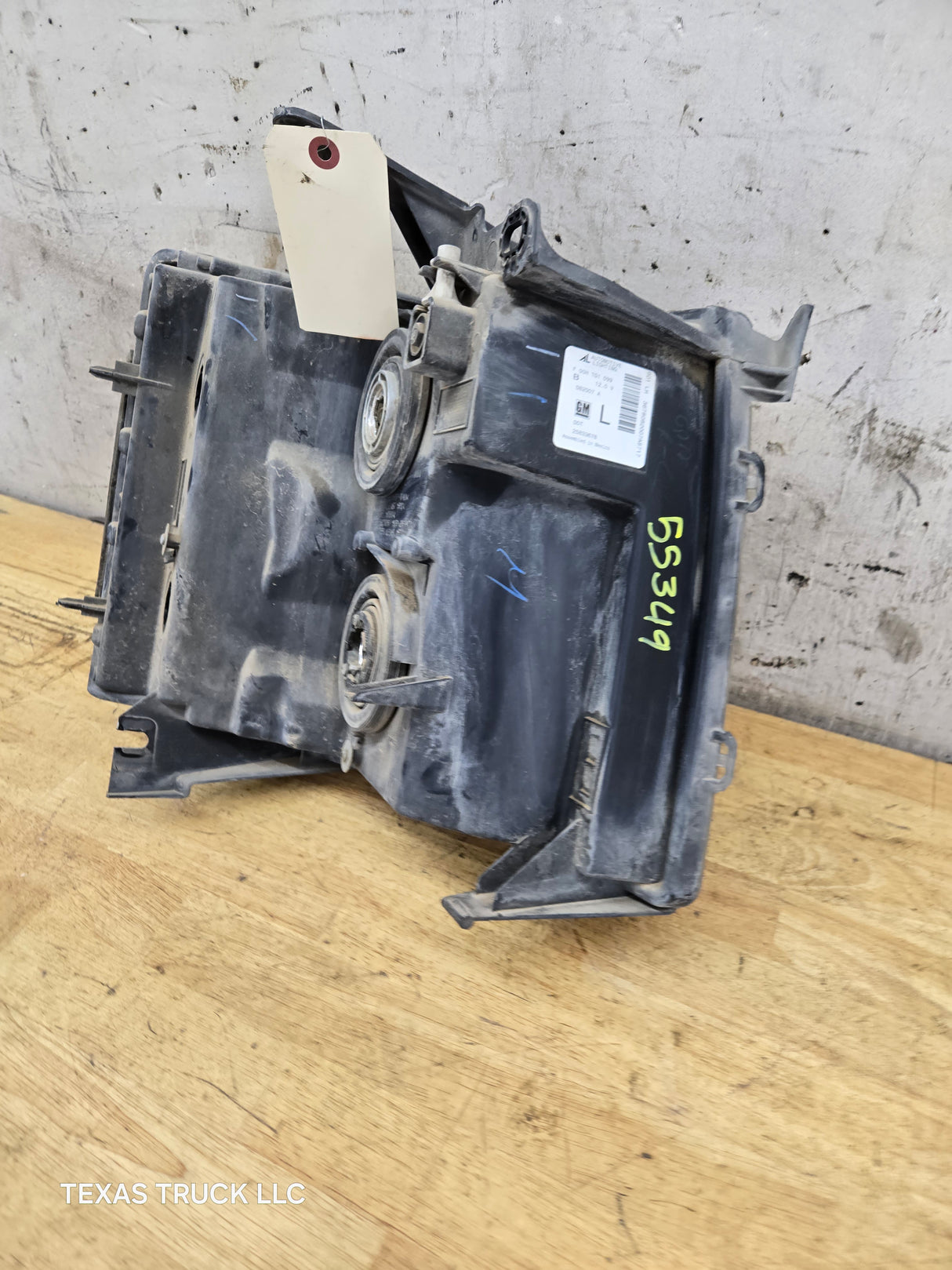 2007-2013 Chevrolet Silverado 1500 2500 3500 LH Driver Side Halogen Headlight 25833678