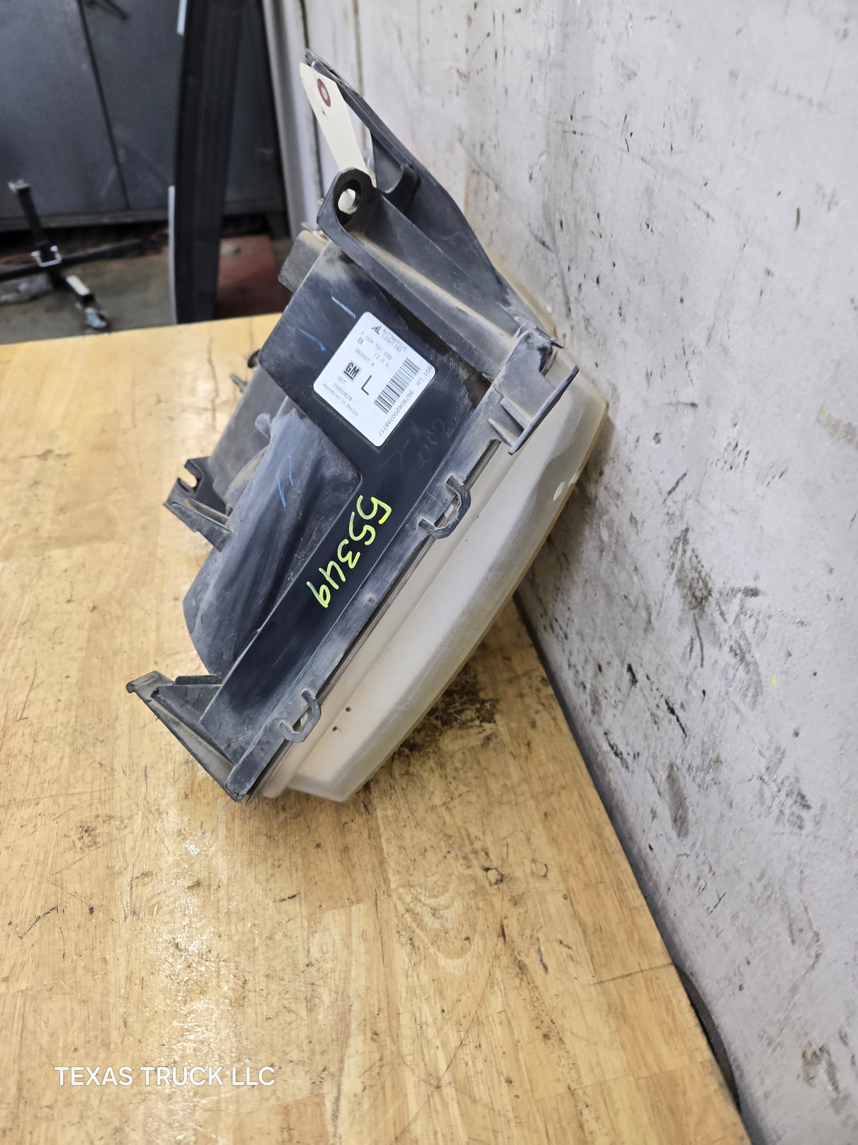 2007-2013 Chevrolet Silverado 1500 2500 3500 LH Driver Side Halogen Headlight 25833678