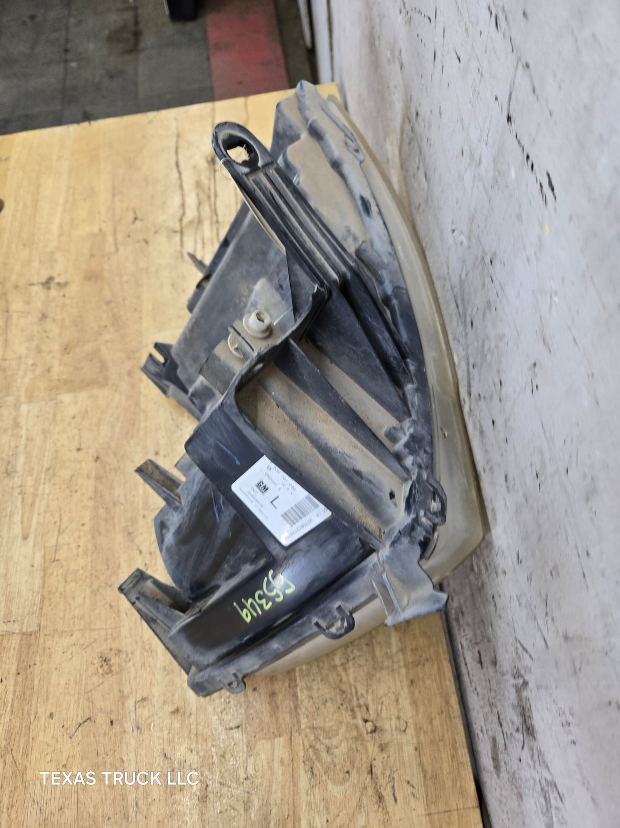 2007-2013 Chevrolet Silverado 1500 2500 3500 LH Driver Side Halogen Headlight 25833678