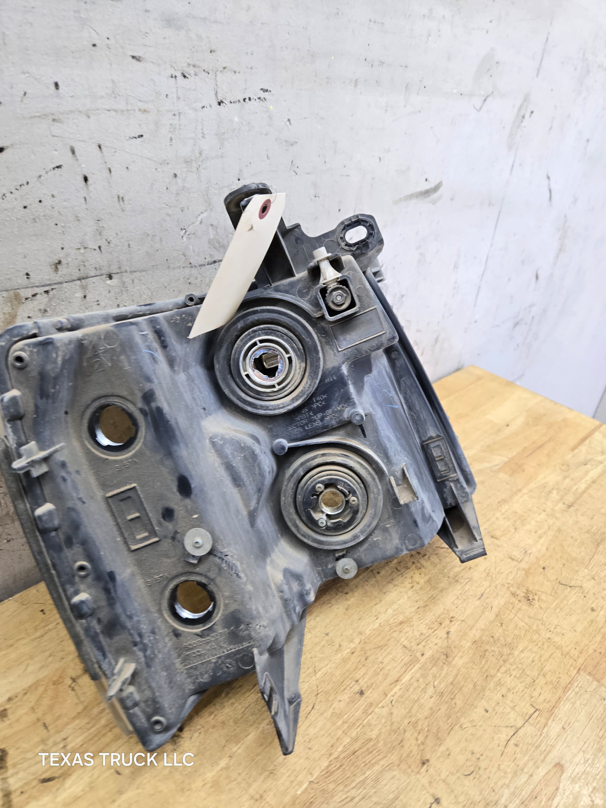 2007-2013 Chevrolet Silverado 1500 2500 3500 LH Driver Side Halogen Headlight 25833678