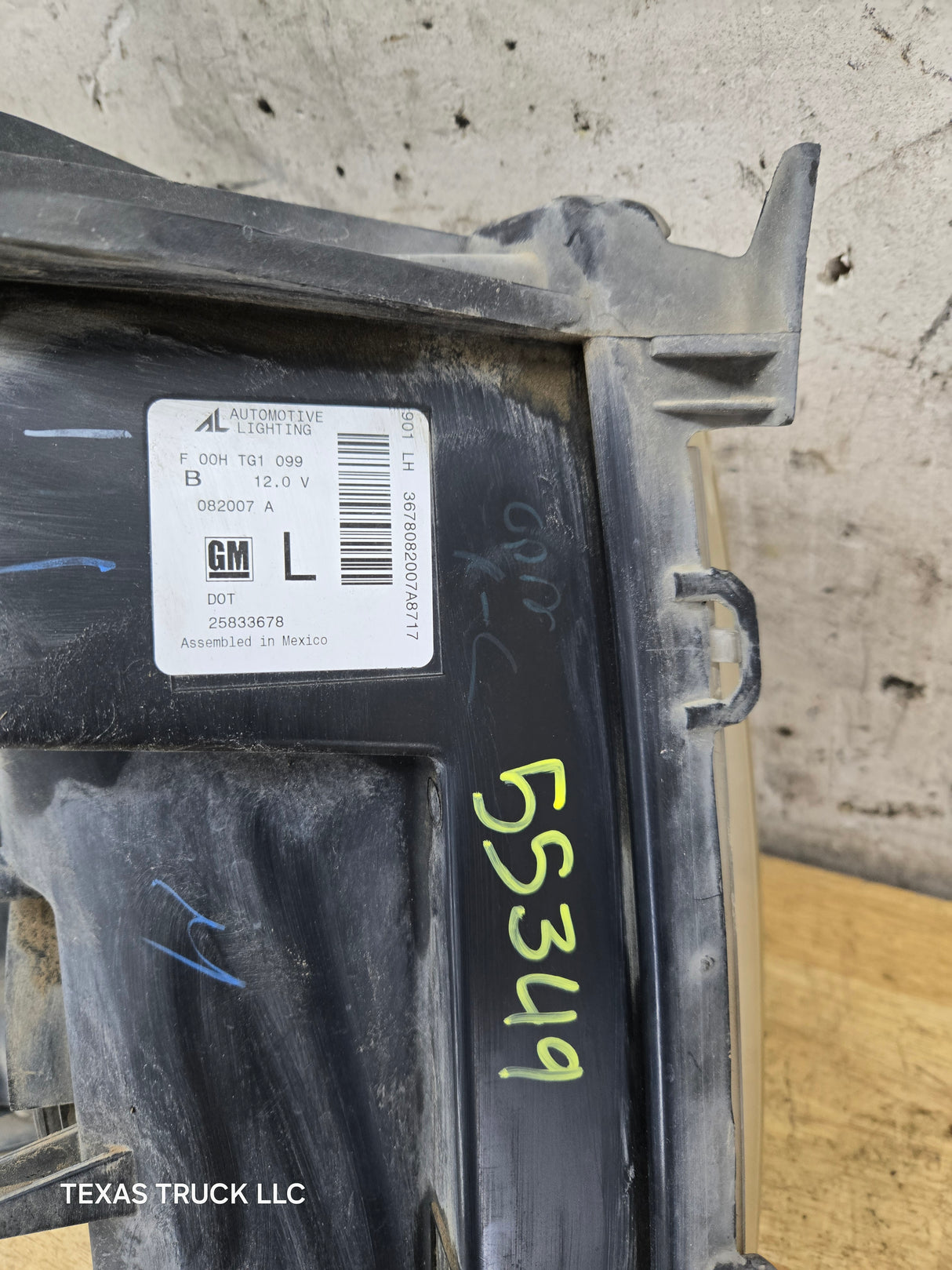 2007-2013 Chevrolet Silverado 1500 2500 3500 LH Driver Side Halogen Headlight 25833678