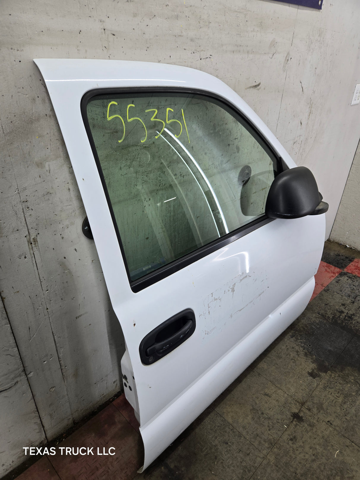 1999-2006 Chevrolet Silverado / GMC Sierra 1500 2500 3500 HD Front RH Passenger side Door