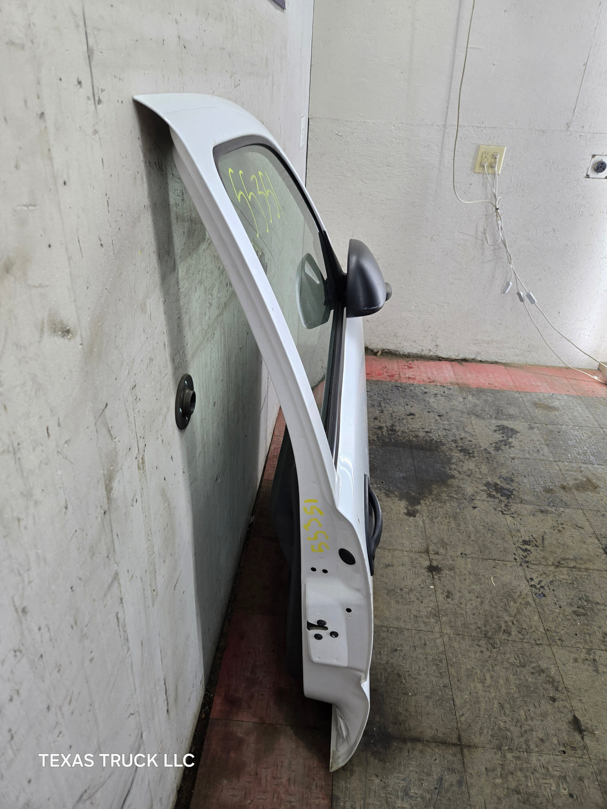 1999-2006 Chevrolet Silverado / GMC Sierra 1500 2500 3500 HD Front RH Passenger side Door