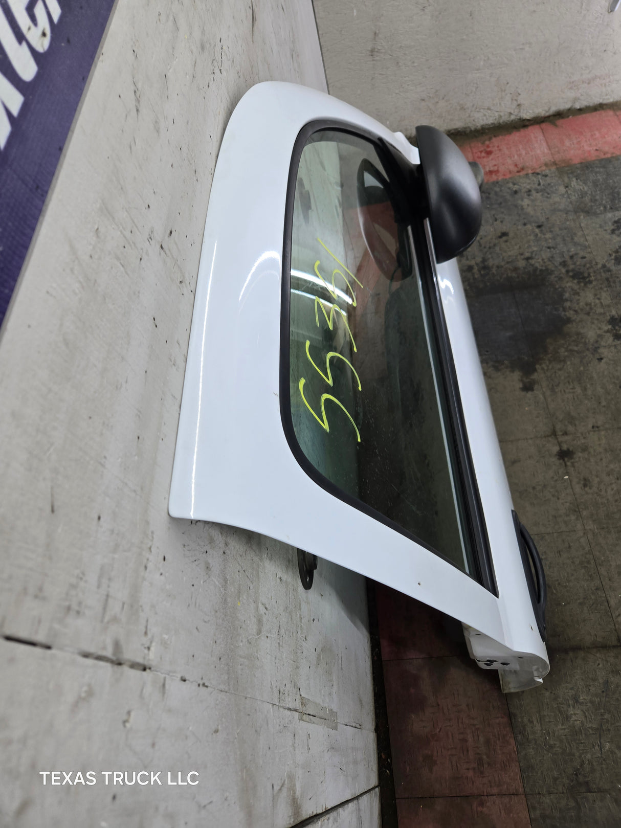 1999-2006 Chevrolet Silverado / GMC Sierra 1500 2500 3500 HD Front RH Passenger side Door