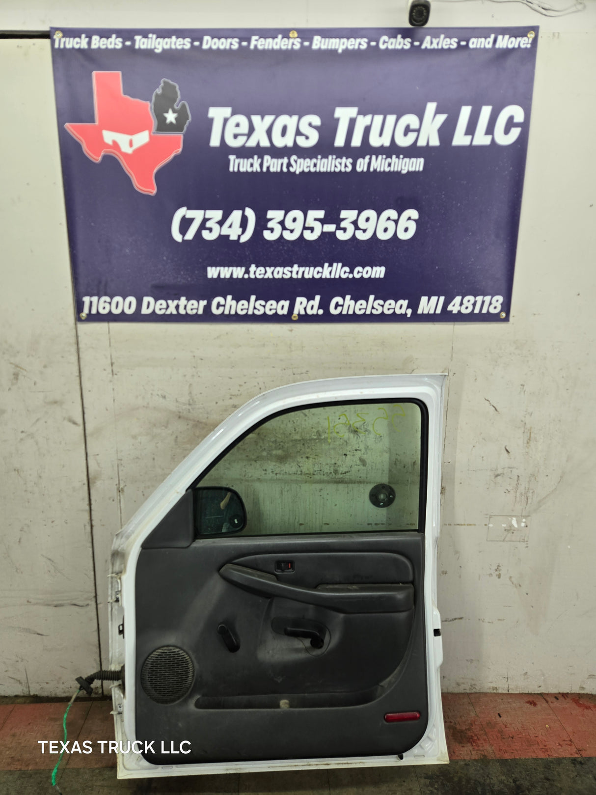 1999-2006 Chevrolet Silverado / GMC Sierra 1500 2500 3500 HD Front RH Passenger side Door