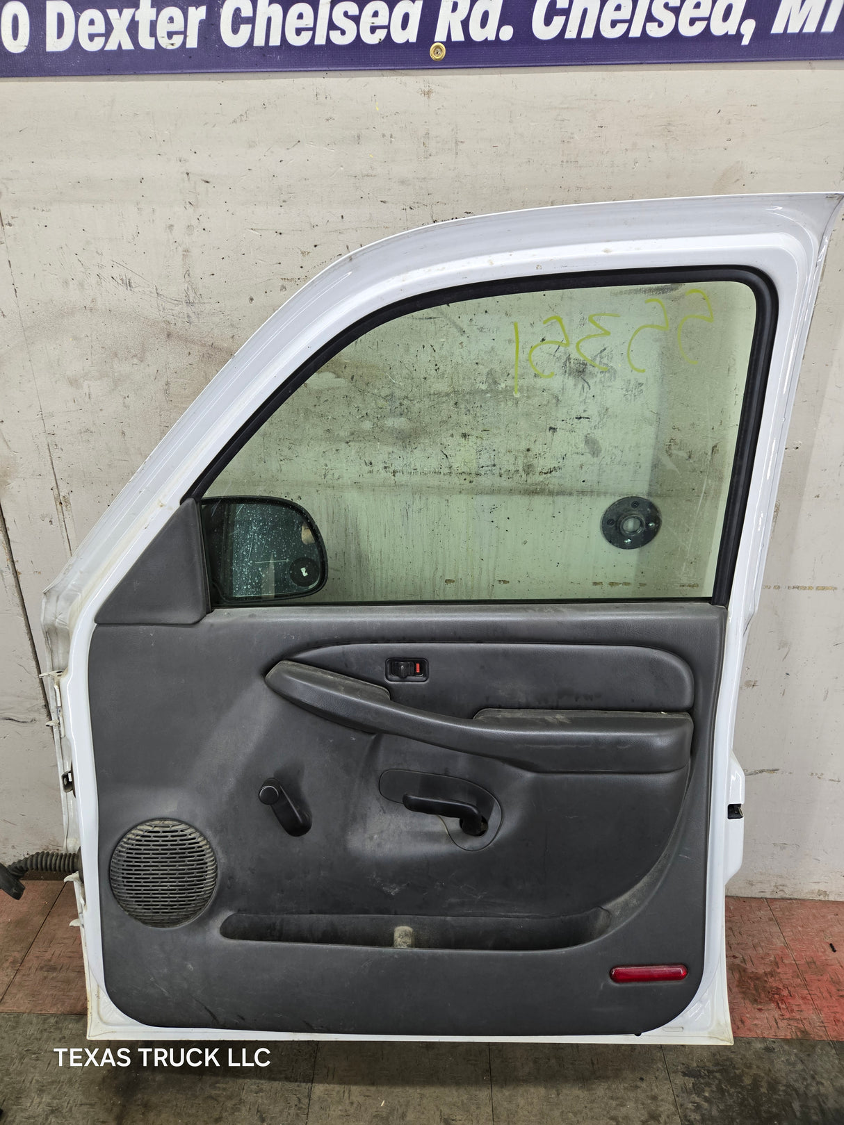 1999-2006 Chevrolet Silverado / GMC Sierra 1500 2500 3500 HD Front RH Passenger side Door