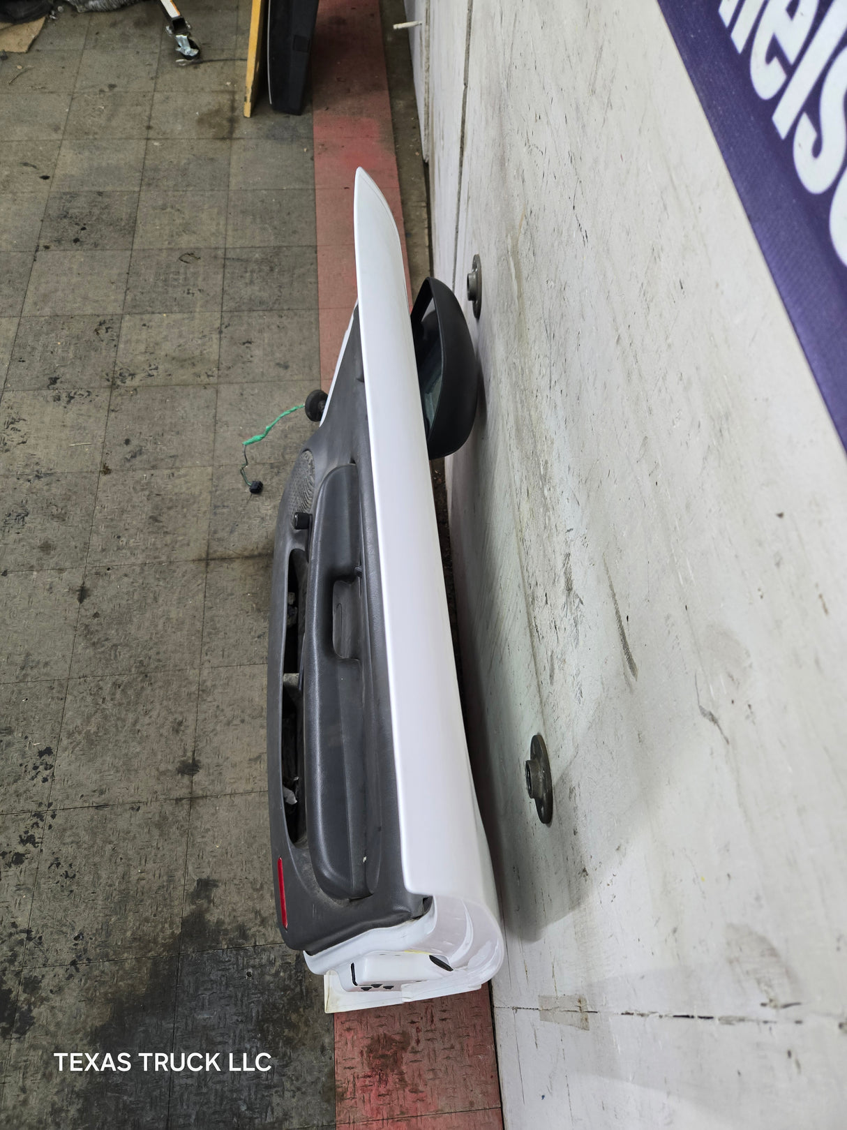 1999-2006 Chevrolet Silverado / GMC Sierra 1500 2500 3500 HD Front RH Passenger side Door