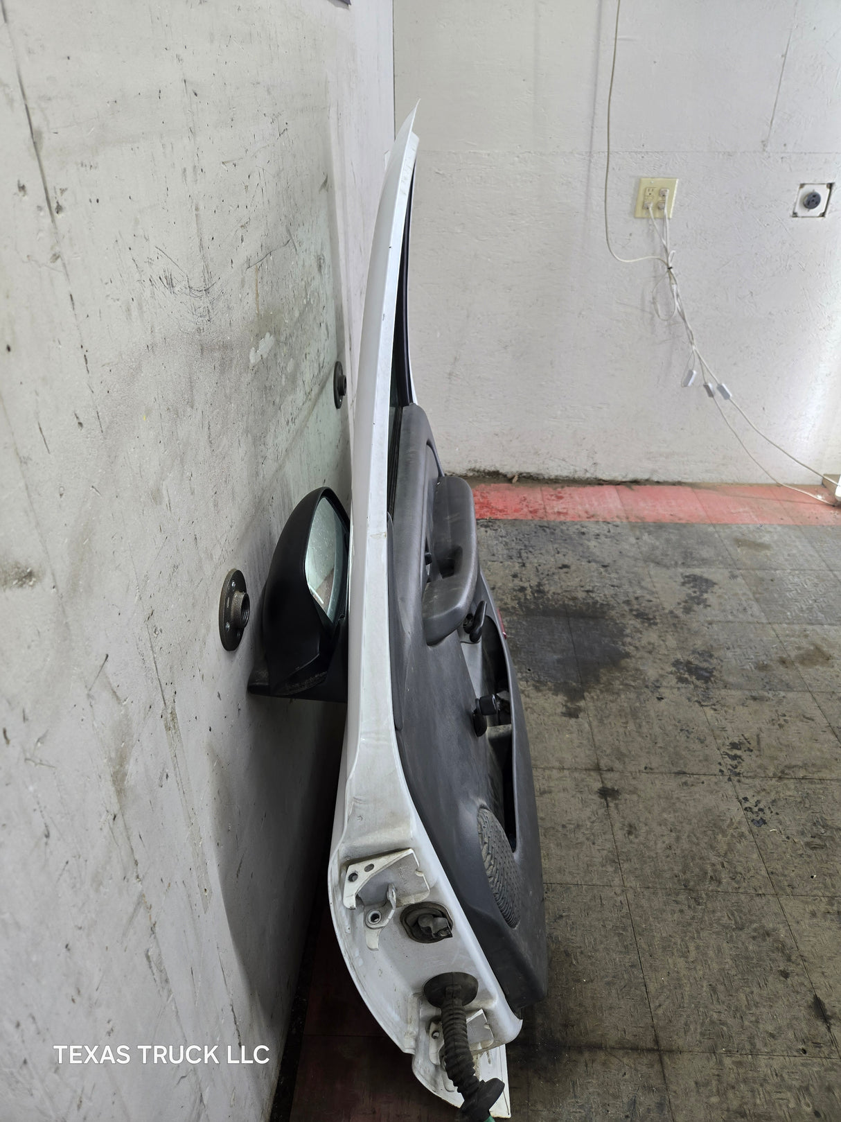 1999-2006 Chevrolet Silverado / GMC Sierra 1500 2500 3500 HD Front RH Passenger side Door