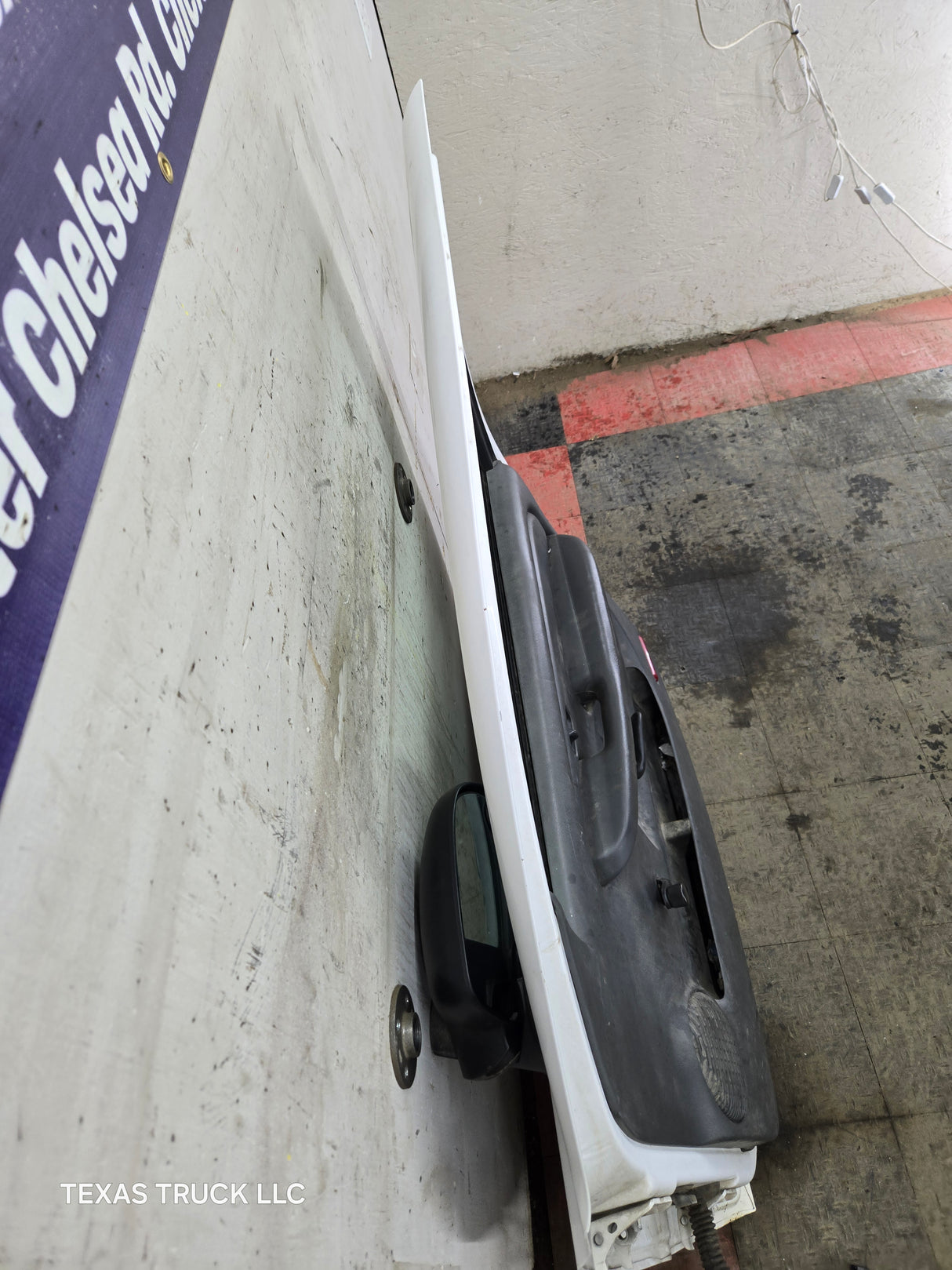 1999-2006 Chevrolet Silverado / GMC Sierra 1500 2500 3500 HD Front RH Passenger side Door