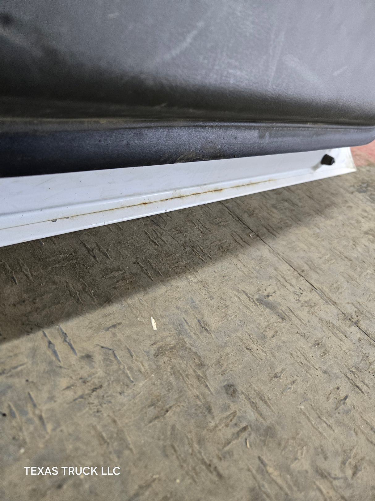 1999-2006 Chevrolet Silverado / GMC Sierra 1500 2500 3500 HD Front RH Passenger side Door