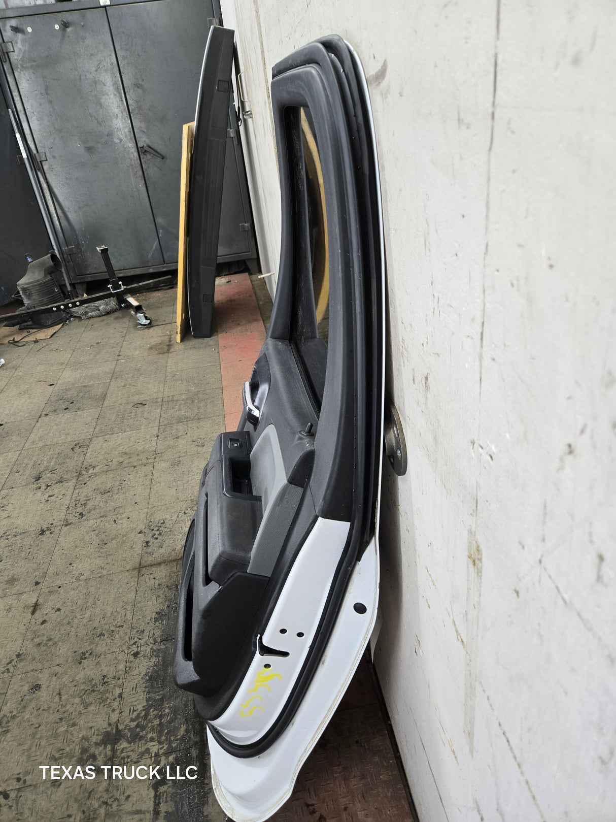 2014-2019 Chevrolet Silverado / GMC Sierra RH Rear Passenger Side Double Cab Door 1500 25000 3500 HD