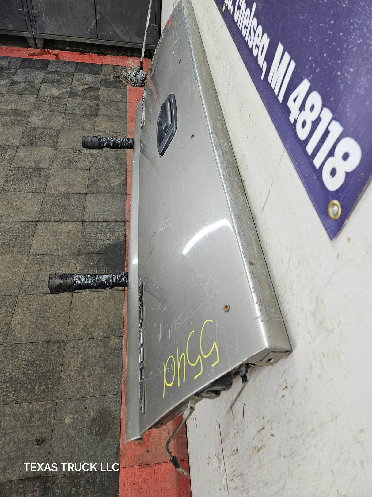 1999-2007 Chevrolet Silverado / GMC Sierra 1500 2500 3500 HD Tailgate