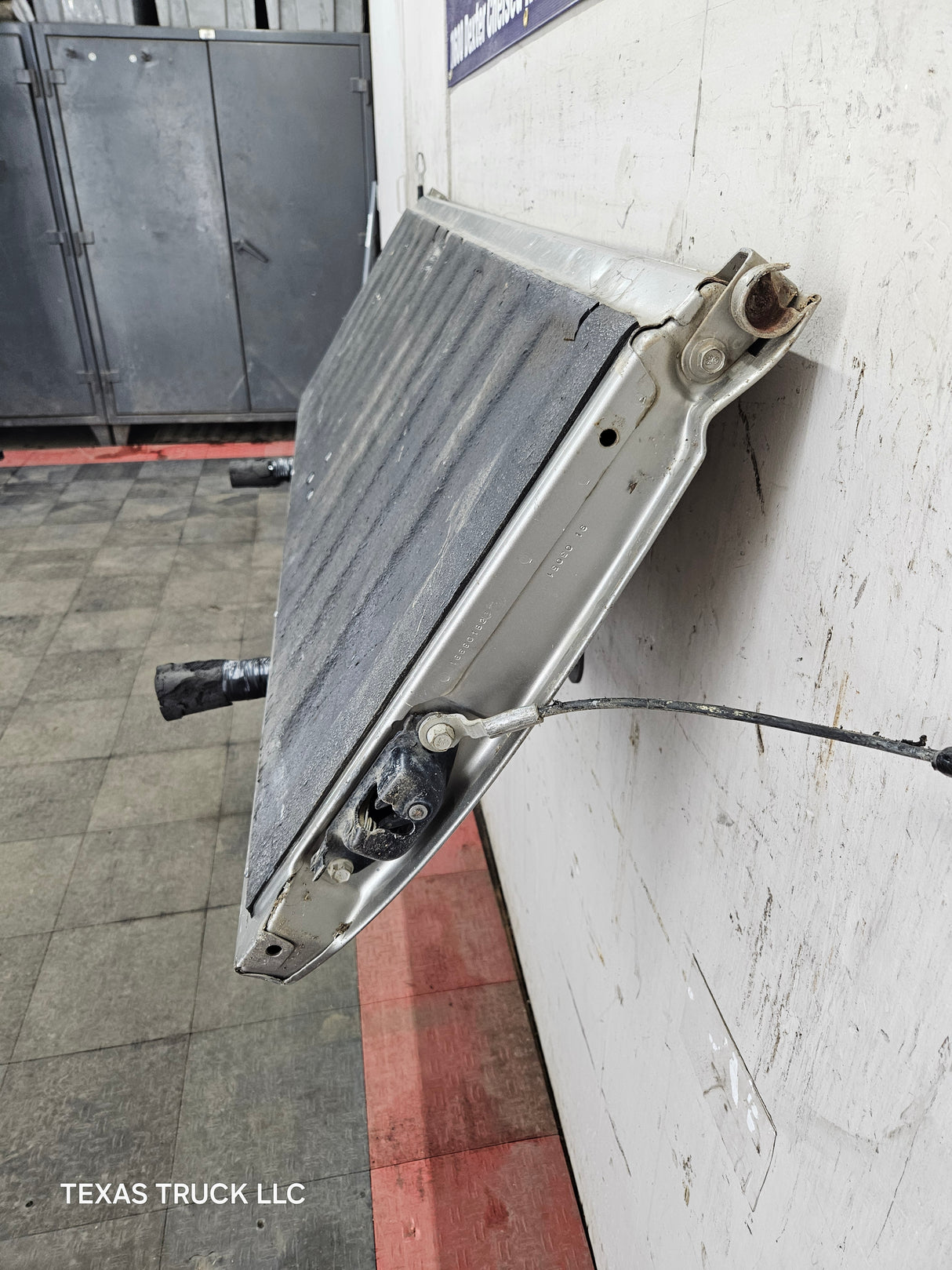 1999-2007 Chevrolet Silverado / GMC Sierra 1500 2500 3500 HD Tailgate