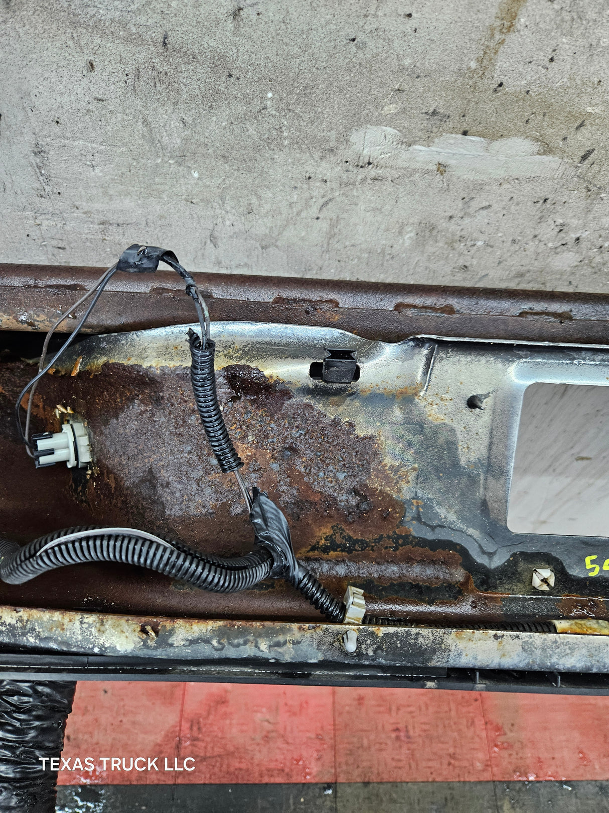 1999-2007 Chevrolet Silverado / GMC Sierra 1500 Rear Bumper