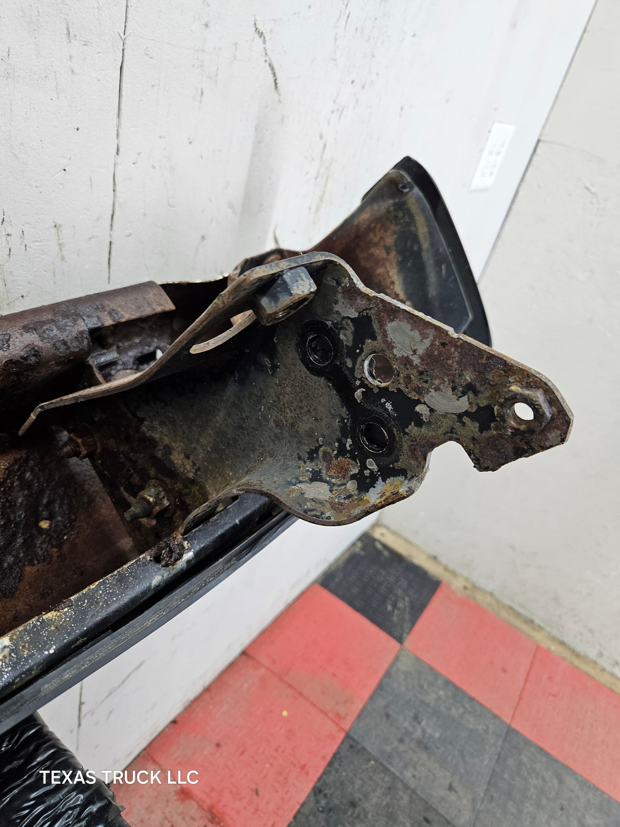 1999-2007 Chevrolet Silverado / GMC Sierra 1500 Rear Bumper