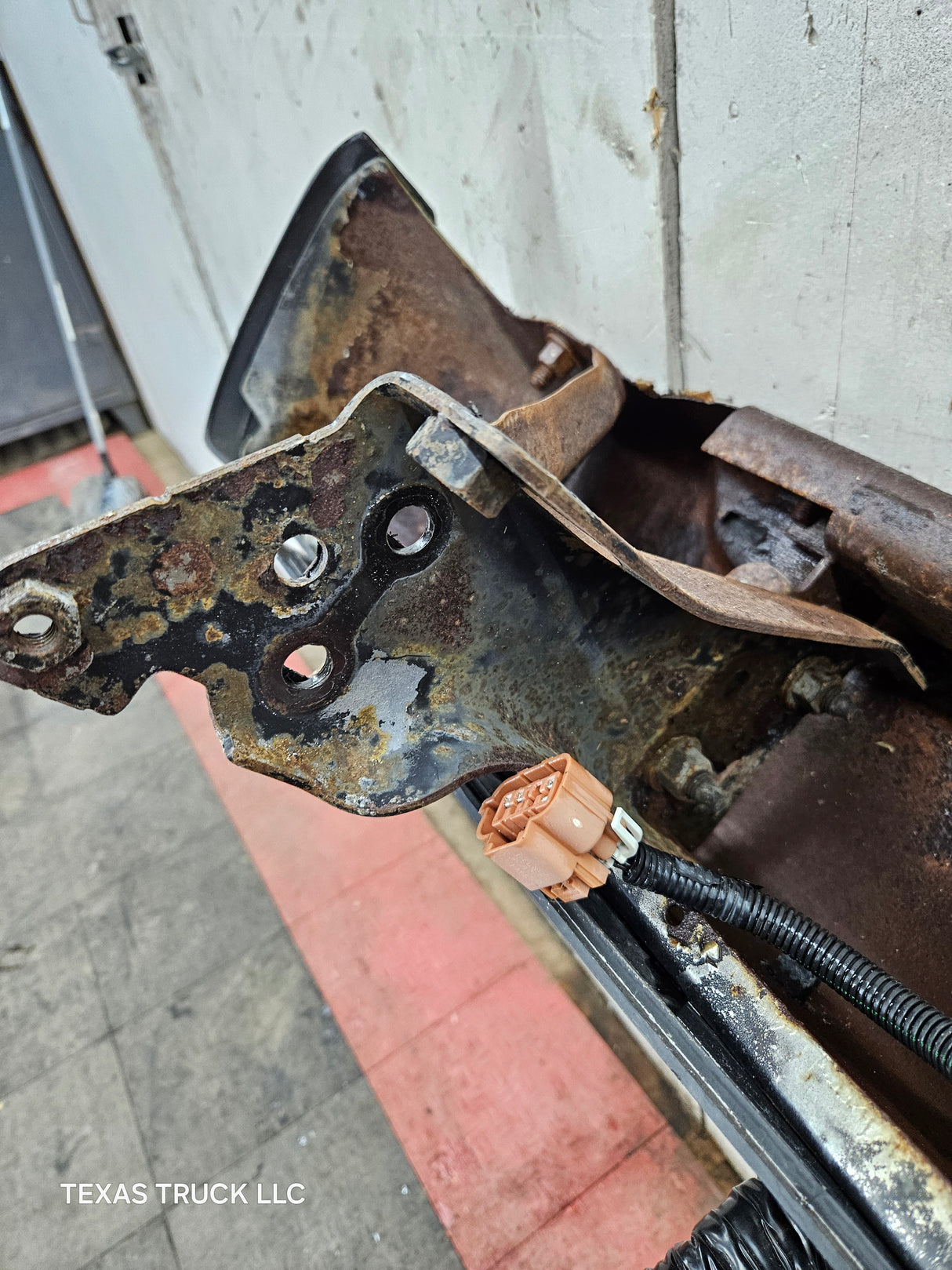 1999-2007 Chevrolet Silverado / GMC Sierra 1500 Rear Bumper