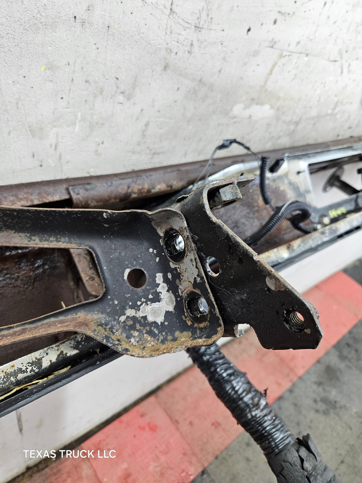 1999-2007 Chevrolet Silverado / GMC Sierra 1500 Rear Bumper