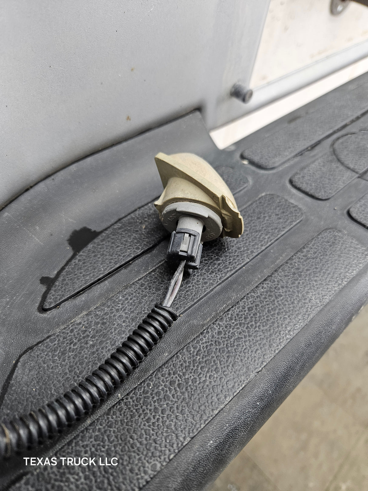 1999-2007 Chevrolet Silverado / GMC Sierra 1500 Painted Rear Bumper