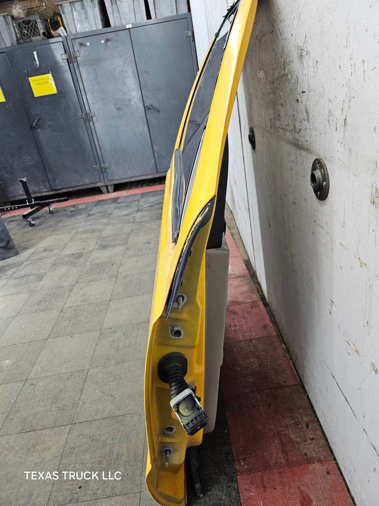 1999-2011 Ford Super Duty RH Front Passenger Side Door F250 F350 F450 F550