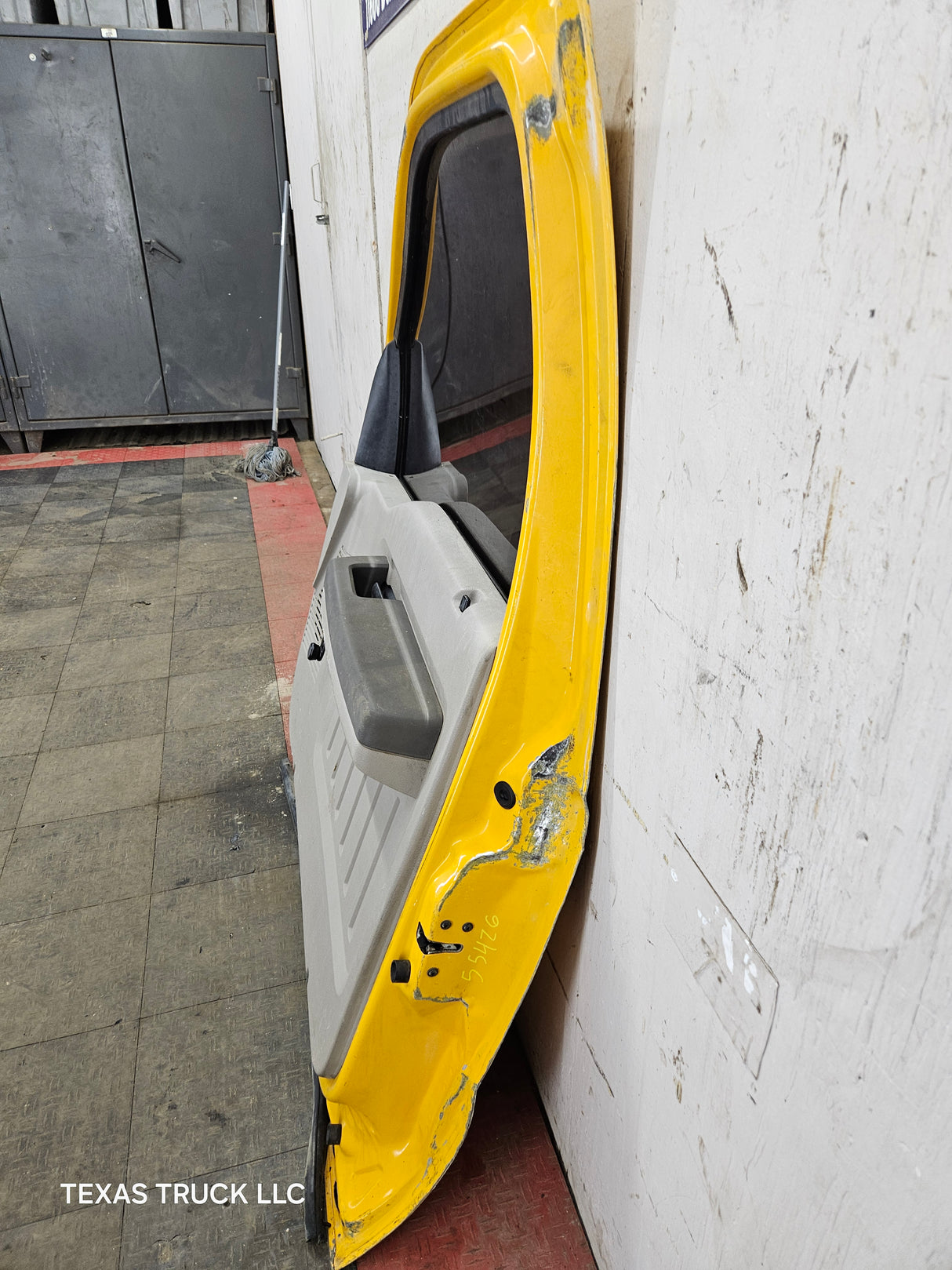 1999-2011 Ford Super Duty RH Front Passenger Side Door F250 F350 F450 F550