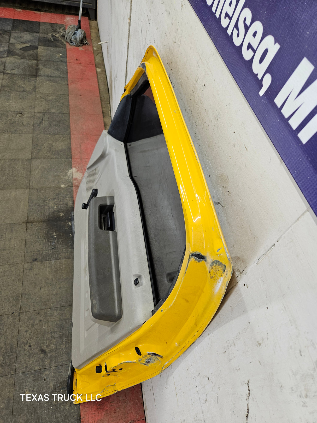 1999-2011 Ford Super Duty RH Front Passenger Side Door F250 F350 F450 F550