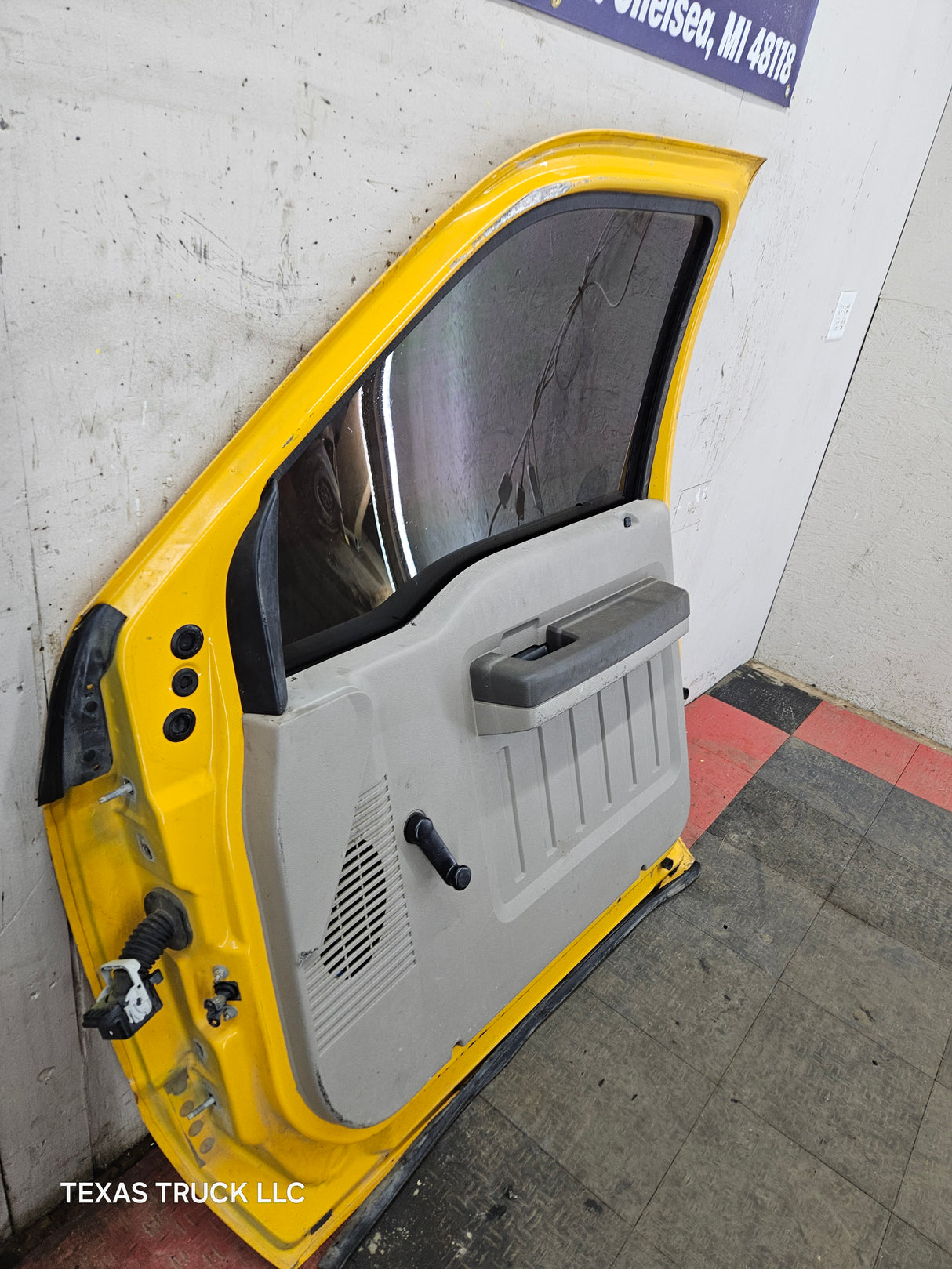 1999-2011 Ford Super Duty RH Front Passenger Side Door F250 F350 F450 F550