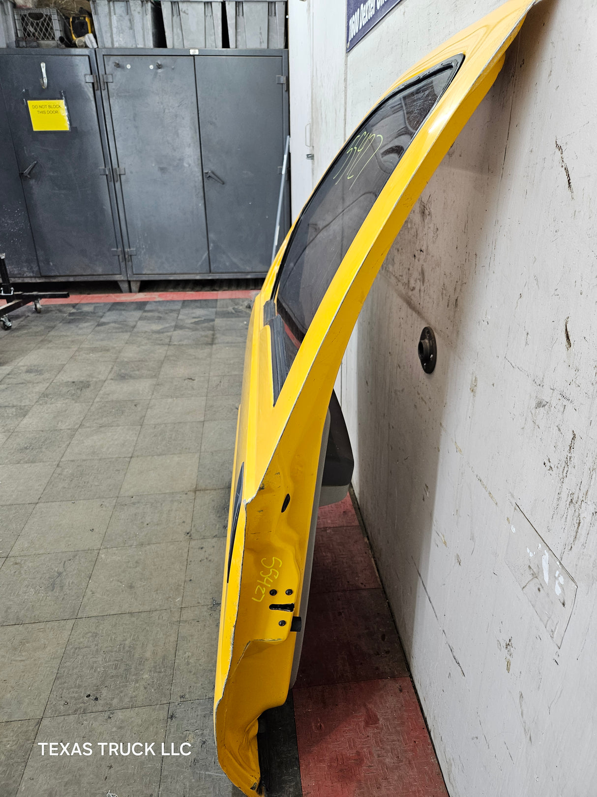 1999-2011 Ford Super Duty LH Front Driver Side Door F250 F350 F450 F550