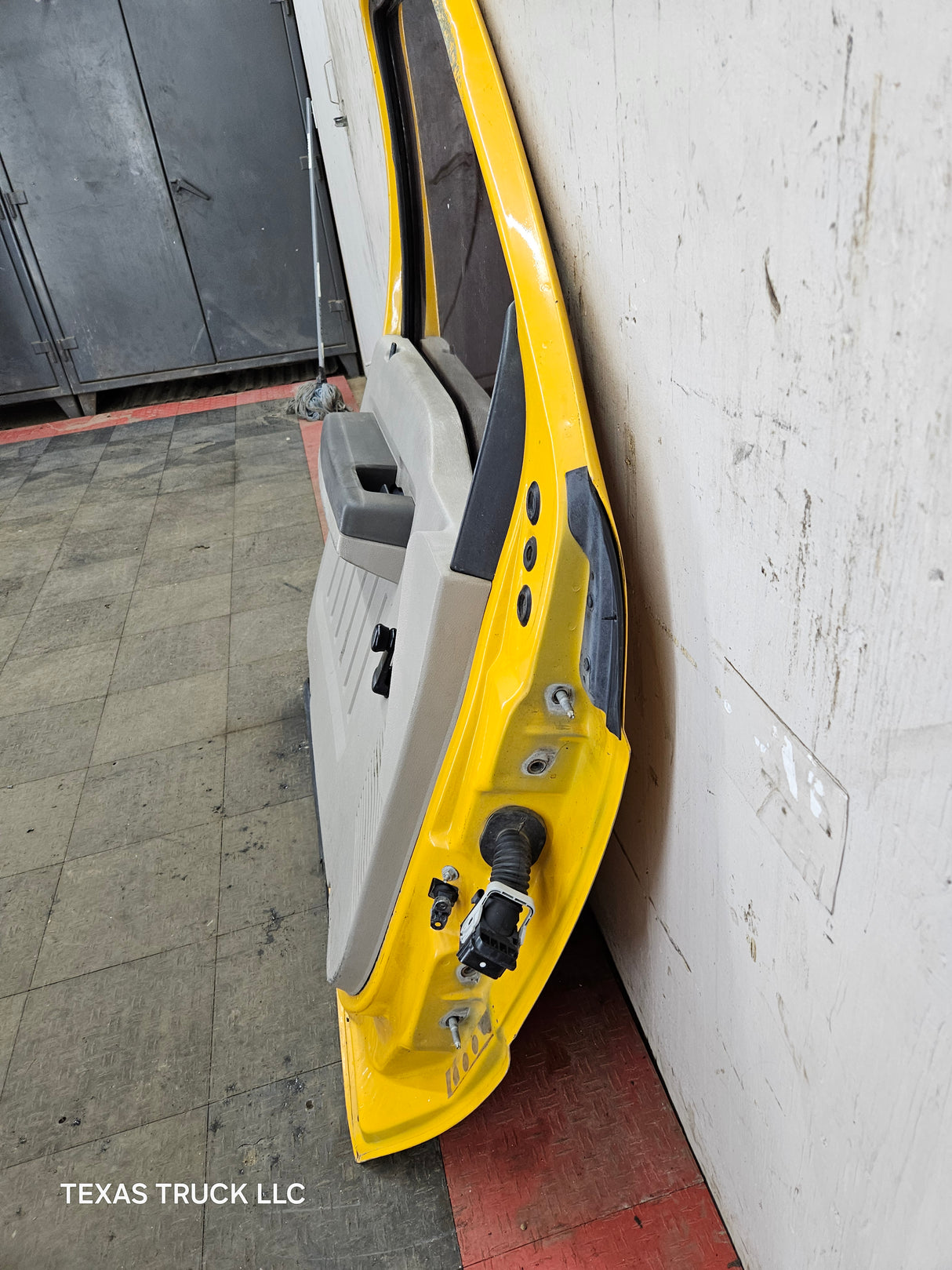 1999-2011 Ford Super Duty LH Front Driver Side Door F250 F350 F450 F550