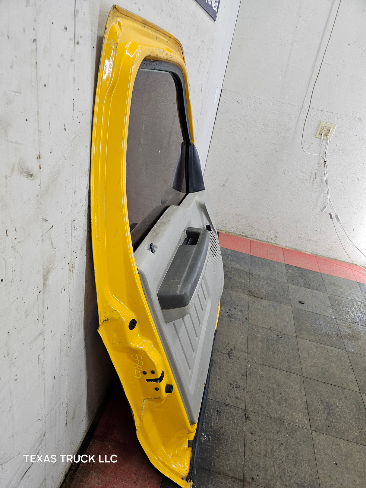 1999-2011 Ford Super Duty LH Front Driver Side Door F250 F350 F450 F550