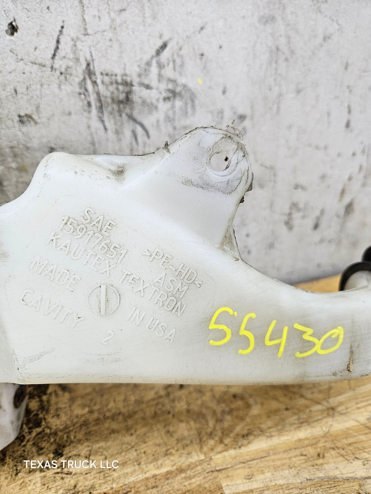 2007-2013 Chevrolet Silverado GMC Sierra Windshield Wiper Fluid Reservoir 1500 2500HD 3500HD 15917651