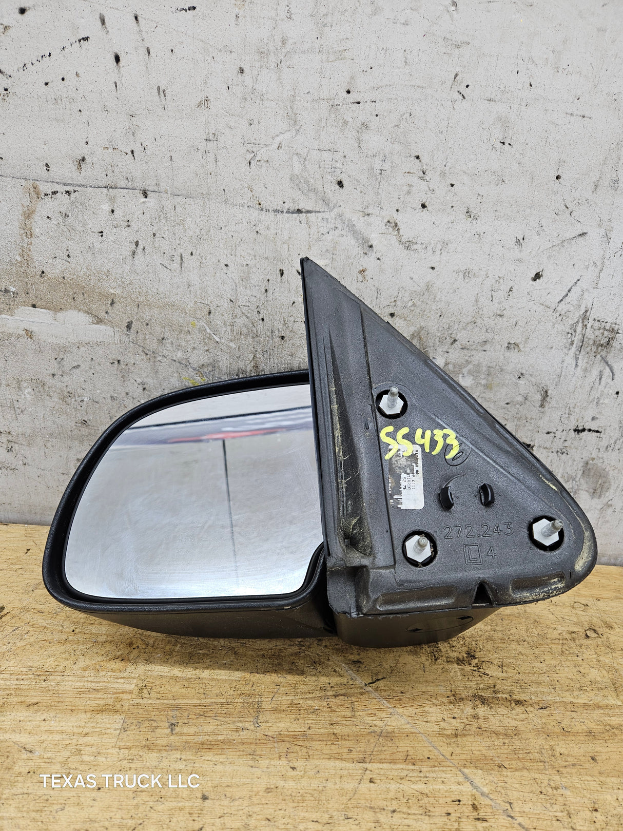 1999-2006 Chevrolet Silverado GMC Sierra 1500 2500 LH Driver Side Manual Mirror