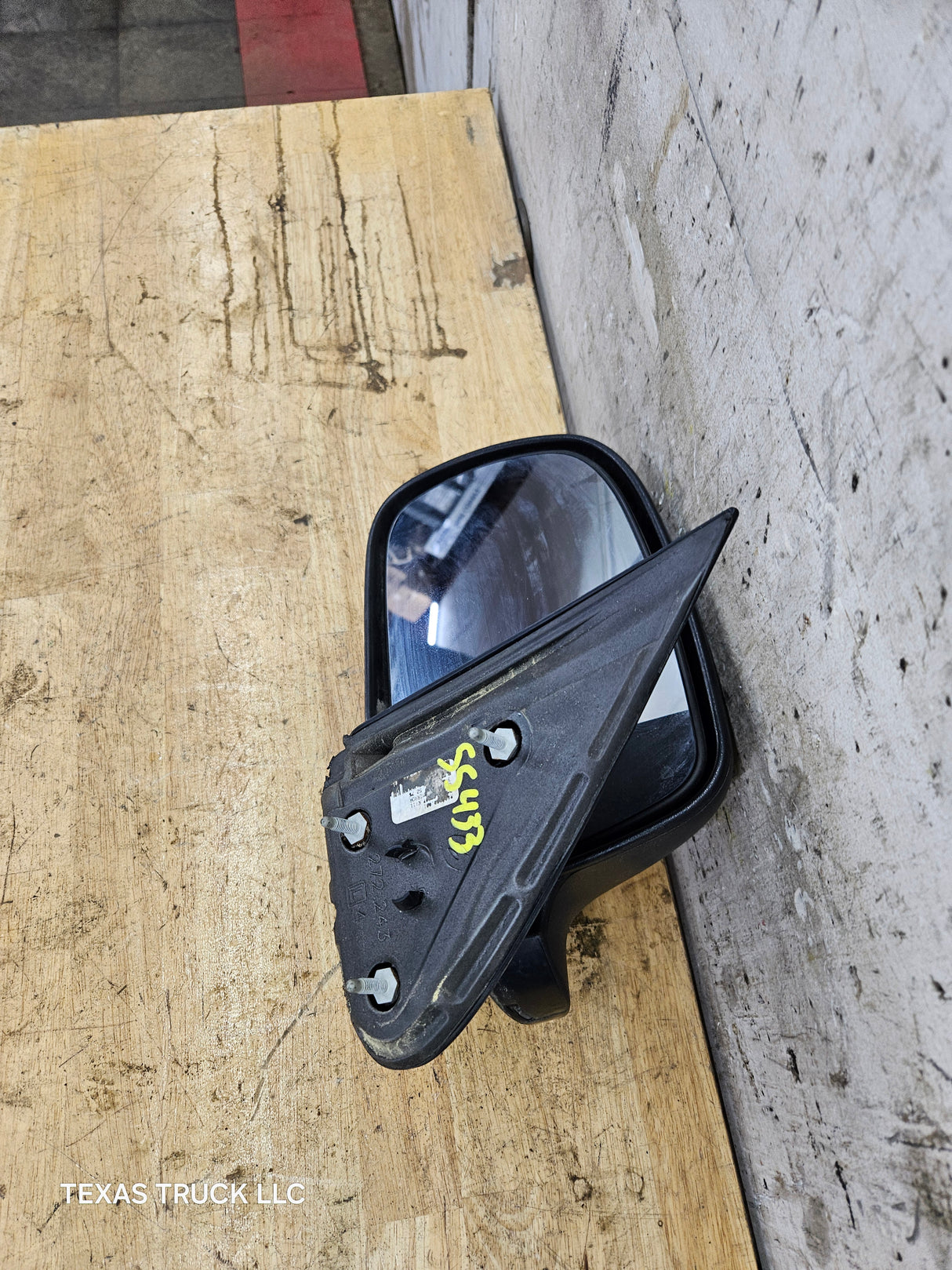 1999-2006 Chevrolet Silverado GMC Sierra 1500 2500 LH Driver Side Manual Mirror