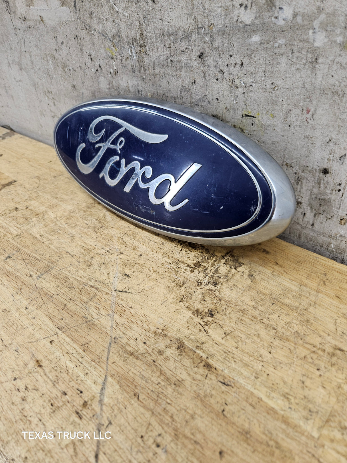 2011-2016 Ford Super Duty Ford grill emblem F250 F350 F450 F550