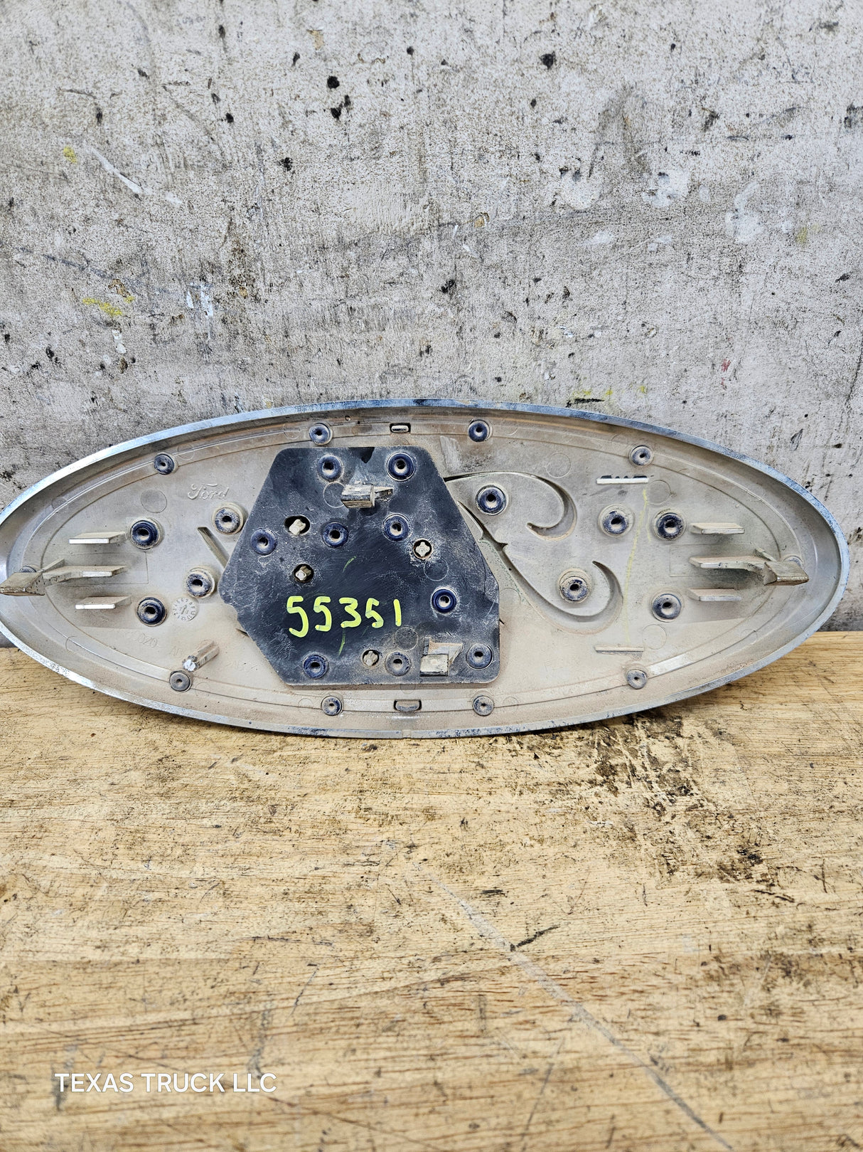 2011-2016 Ford Super Duty Ford grill emblem F250 F350 F450 F550