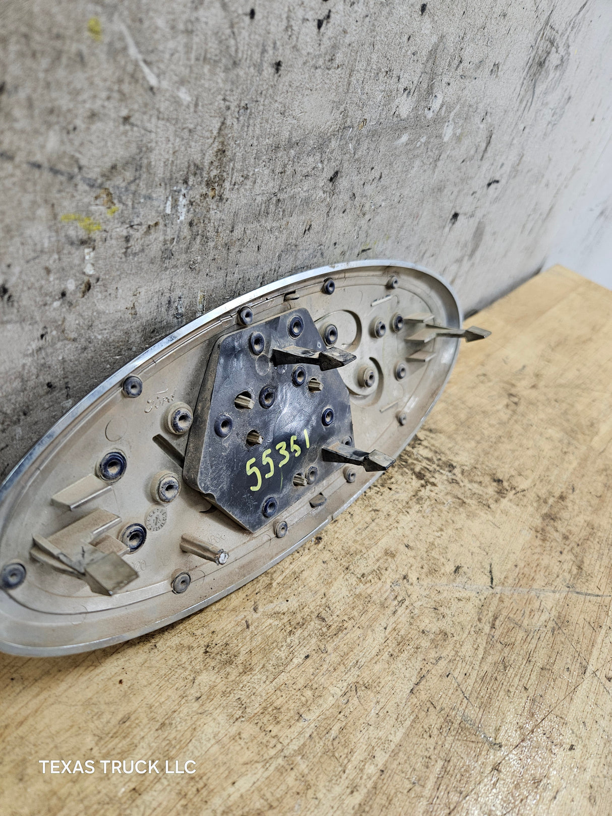 2011-2016 Ford Super Duty Ford grill emblem F250 F350 F450 F550