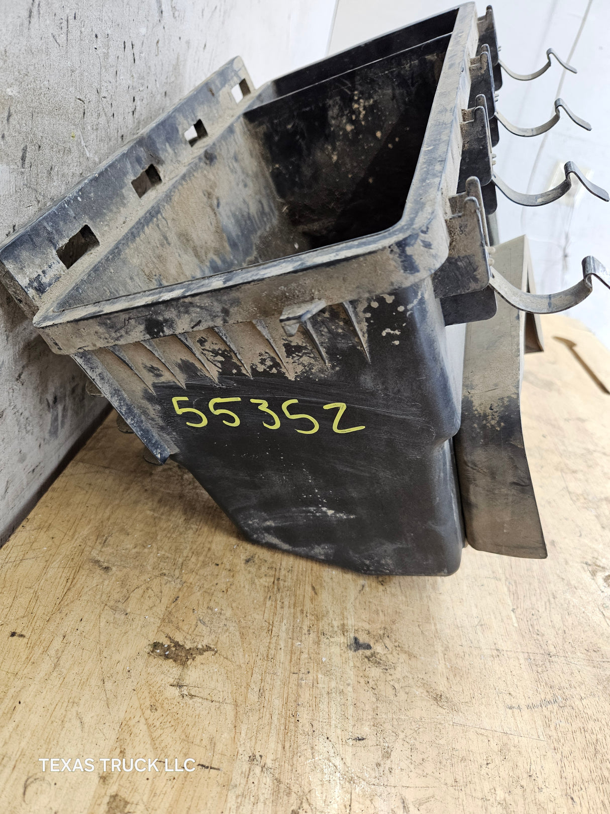 2011-2016 Ford F250 F350 Super Duty 6.7L Air Filter Housing Box Air Cleaner Lower Half BC3A-9A612-AC