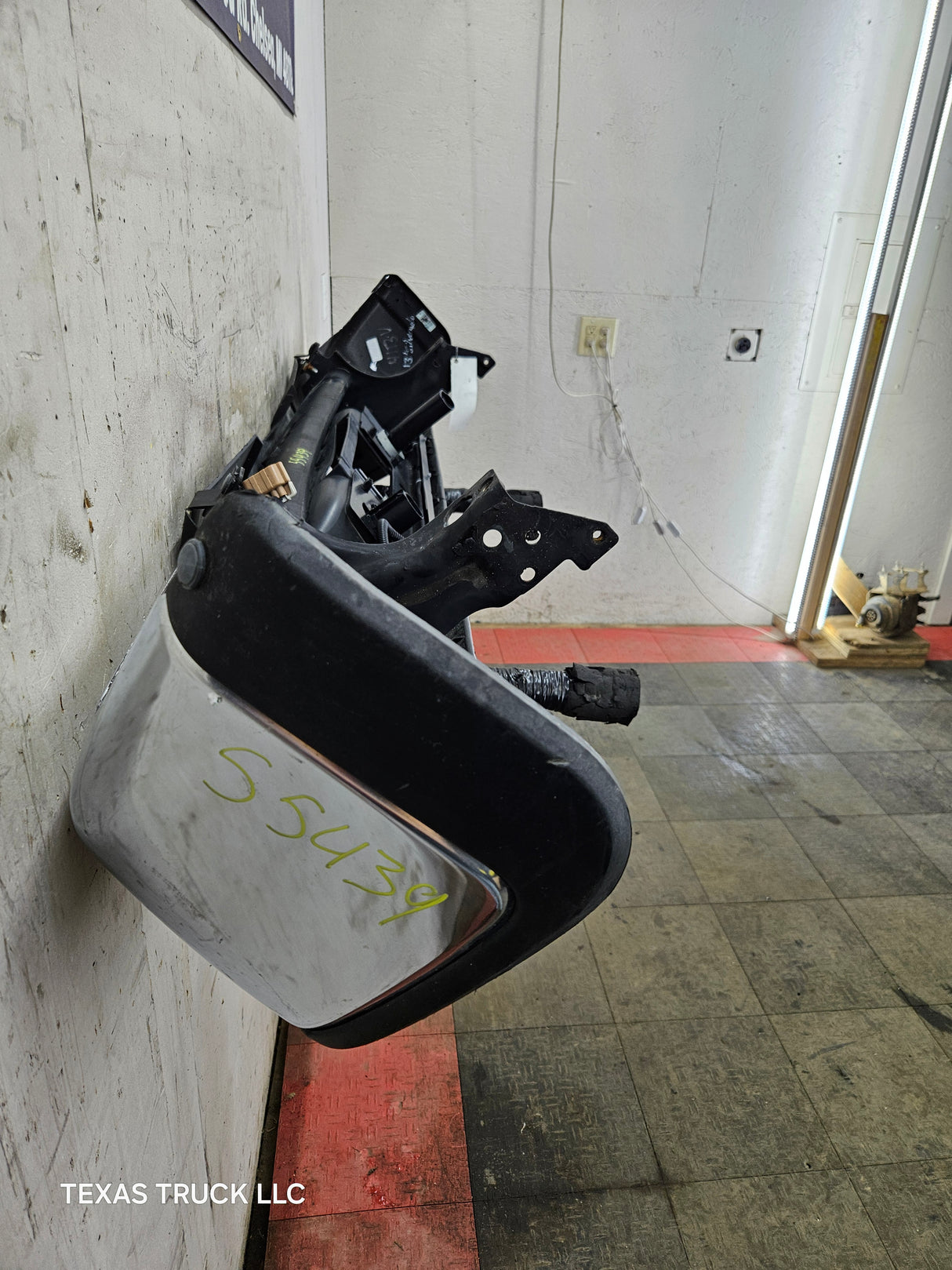 2011-2014 Chevrolet Silverado / GMC Sierra 1500 Rear Bumper