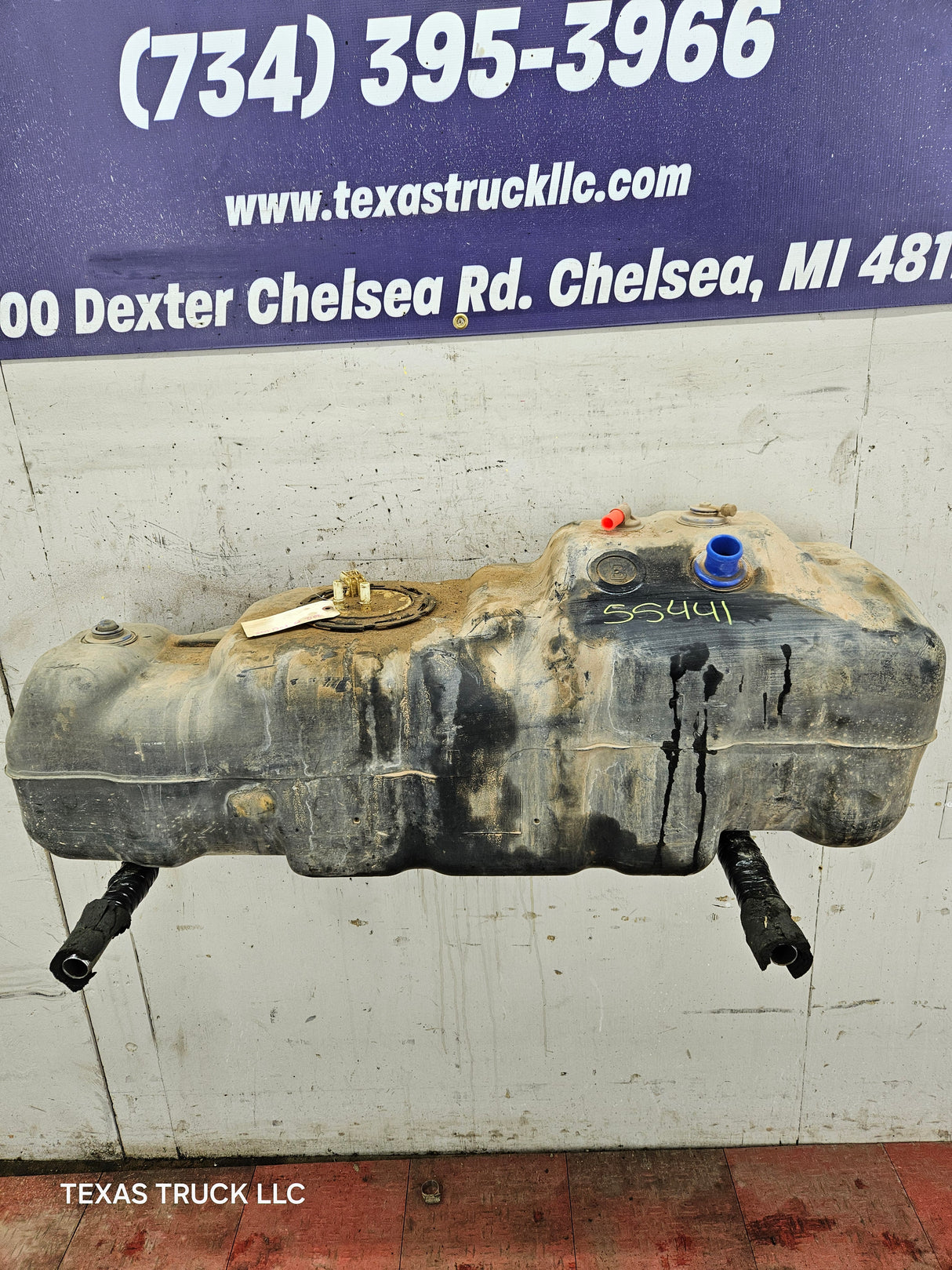 2011-2014 Ford F250 F350 Super Duty Crew Cab Short Bed 6' 9" Bed Truck Fuel Tank