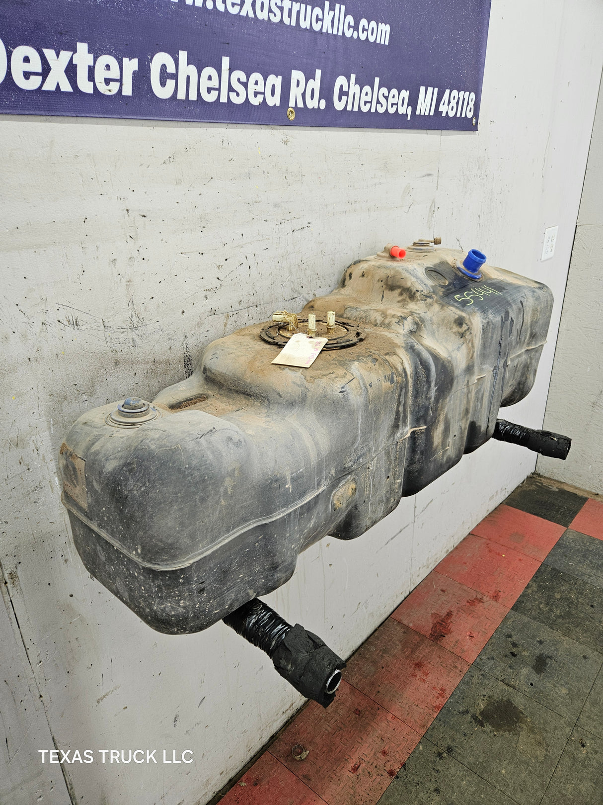 2011-2014 Ford F250 F350 Super Duty Crew Cab Short Bed 6' 9" Bed Truck Fuel Tank