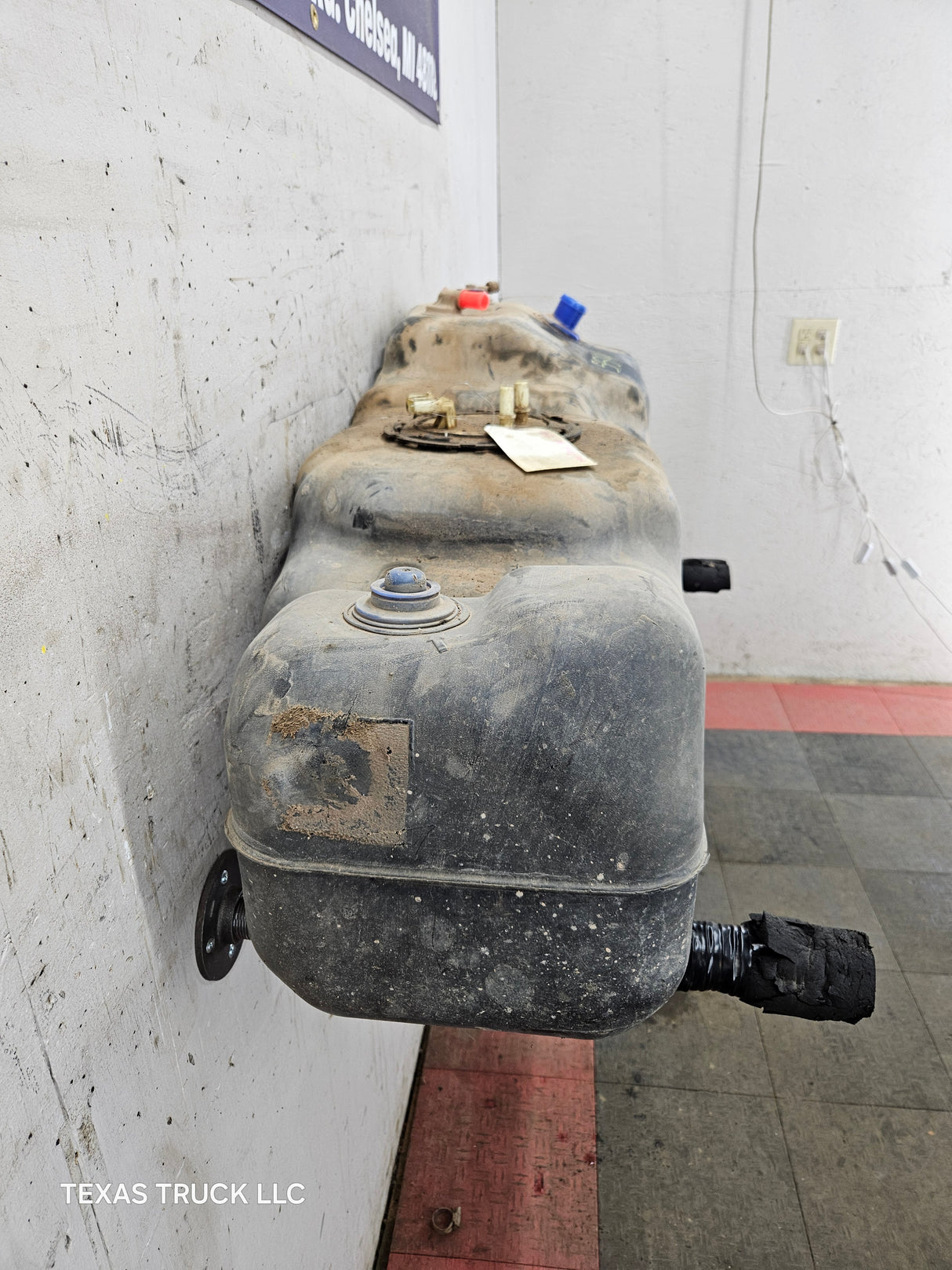 2011-2014 Ford F250 F350 Super Duty Crew Cab Short Bed 6' 9" Bed Truck Fuel Tank